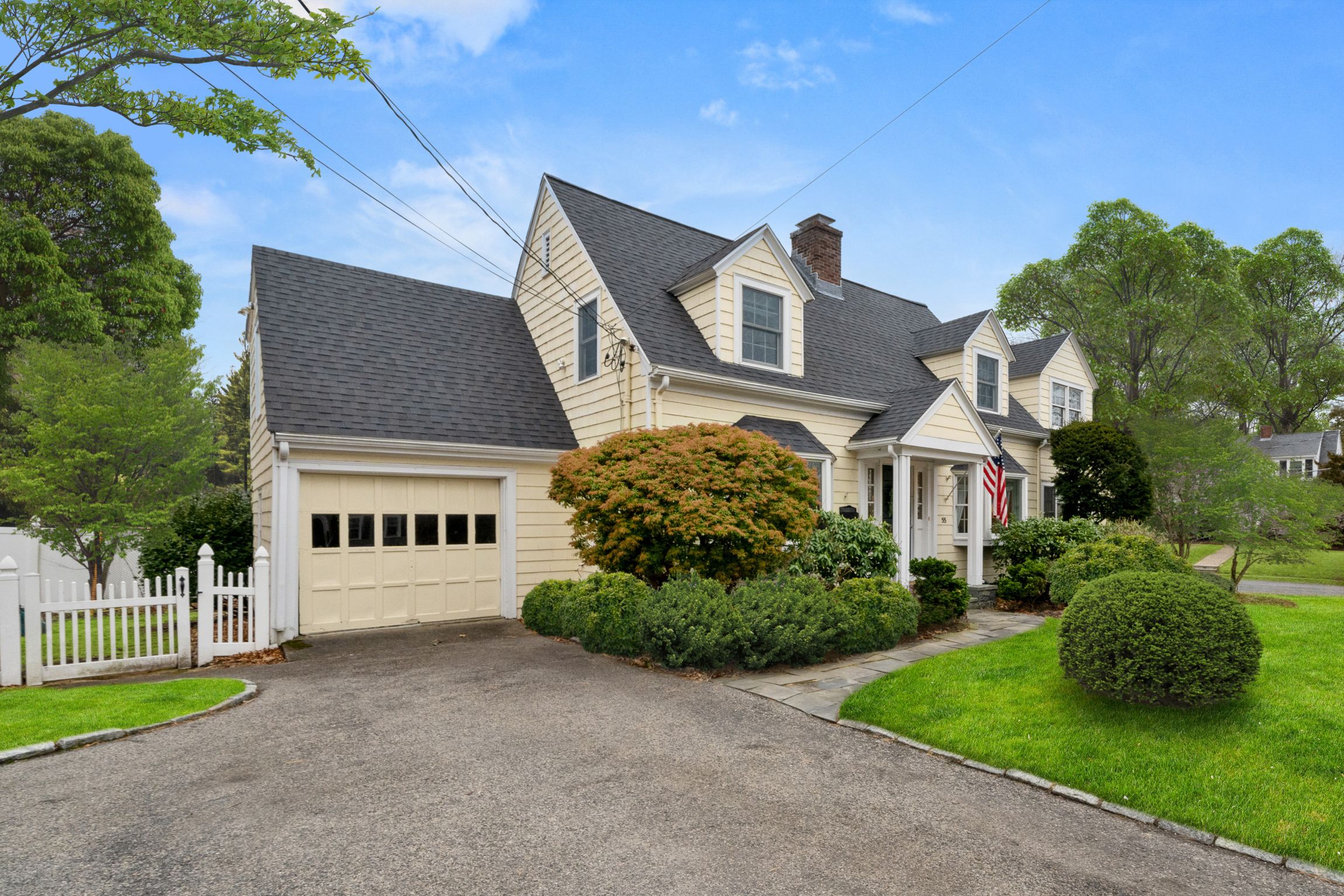 55 Burnside Rd 