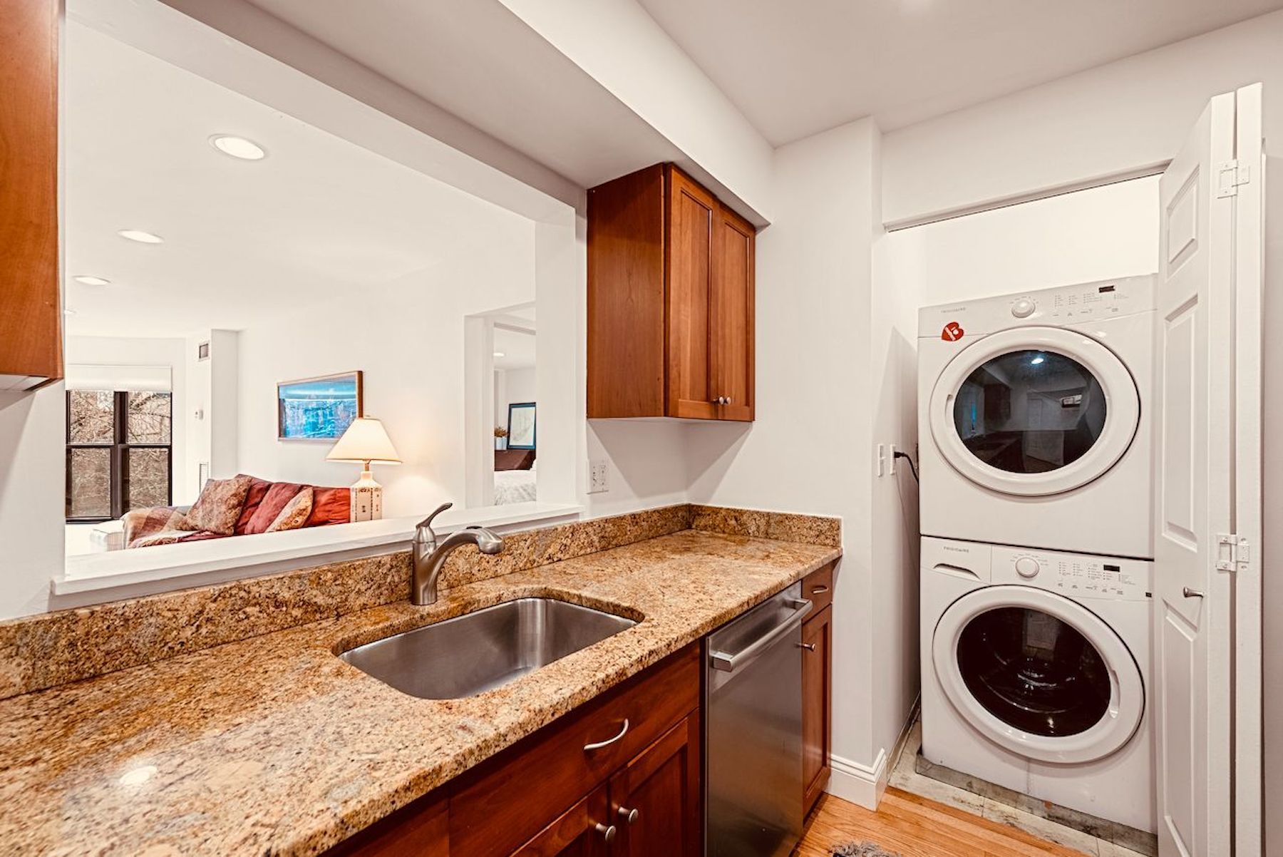 16 Harcourt St Unit# 3D