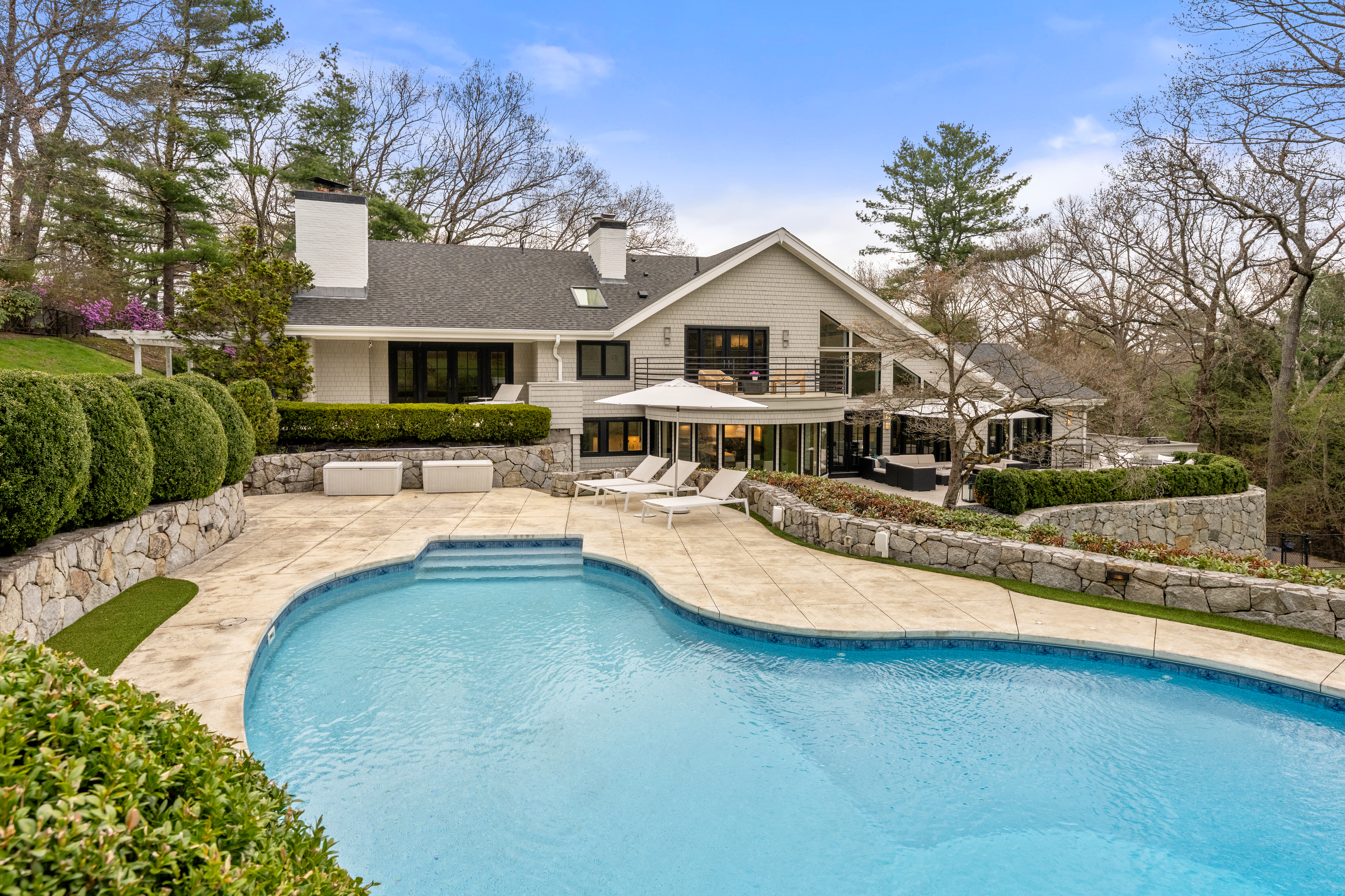 44 Meadowbrook Road