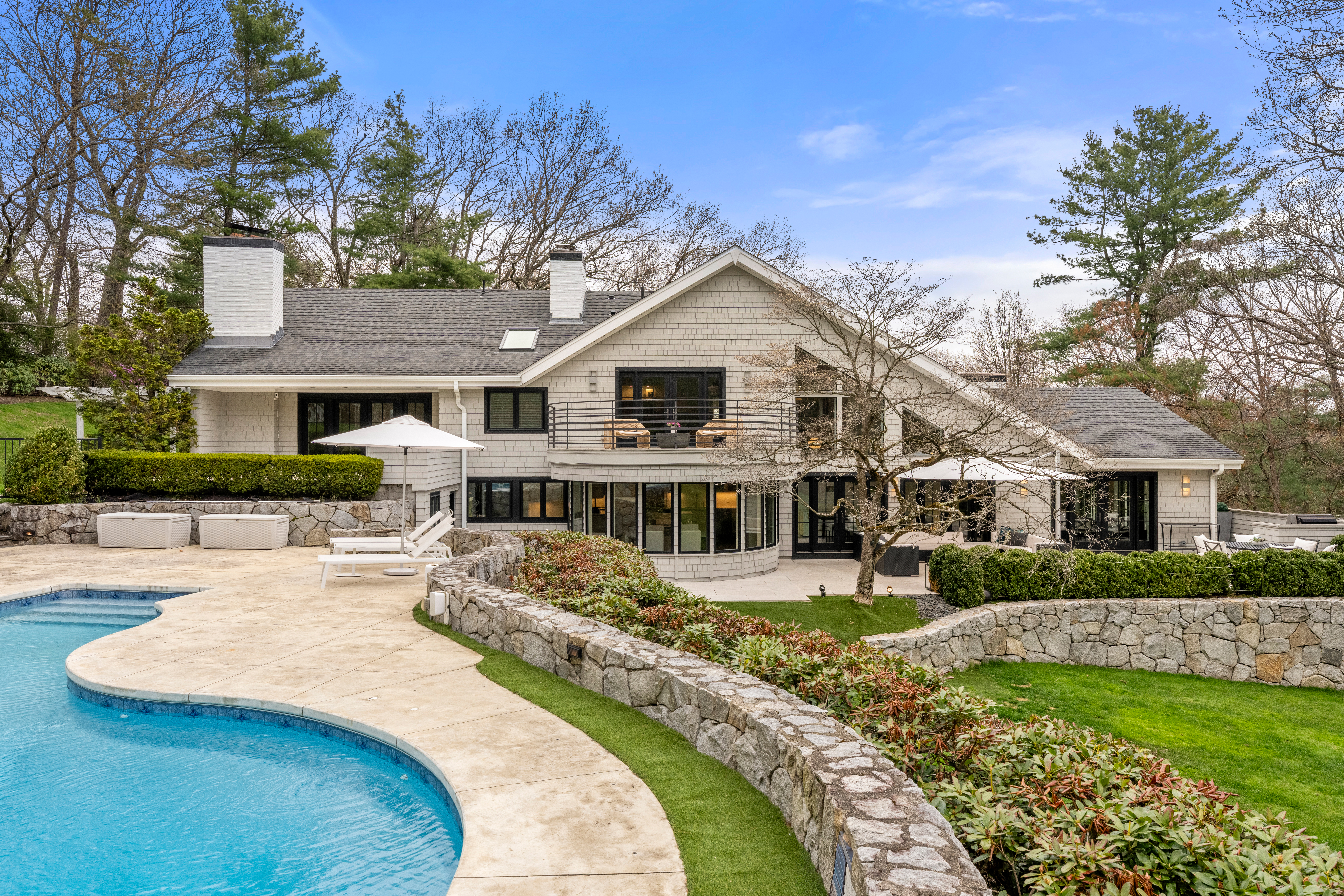 44 Meadowbrook Road