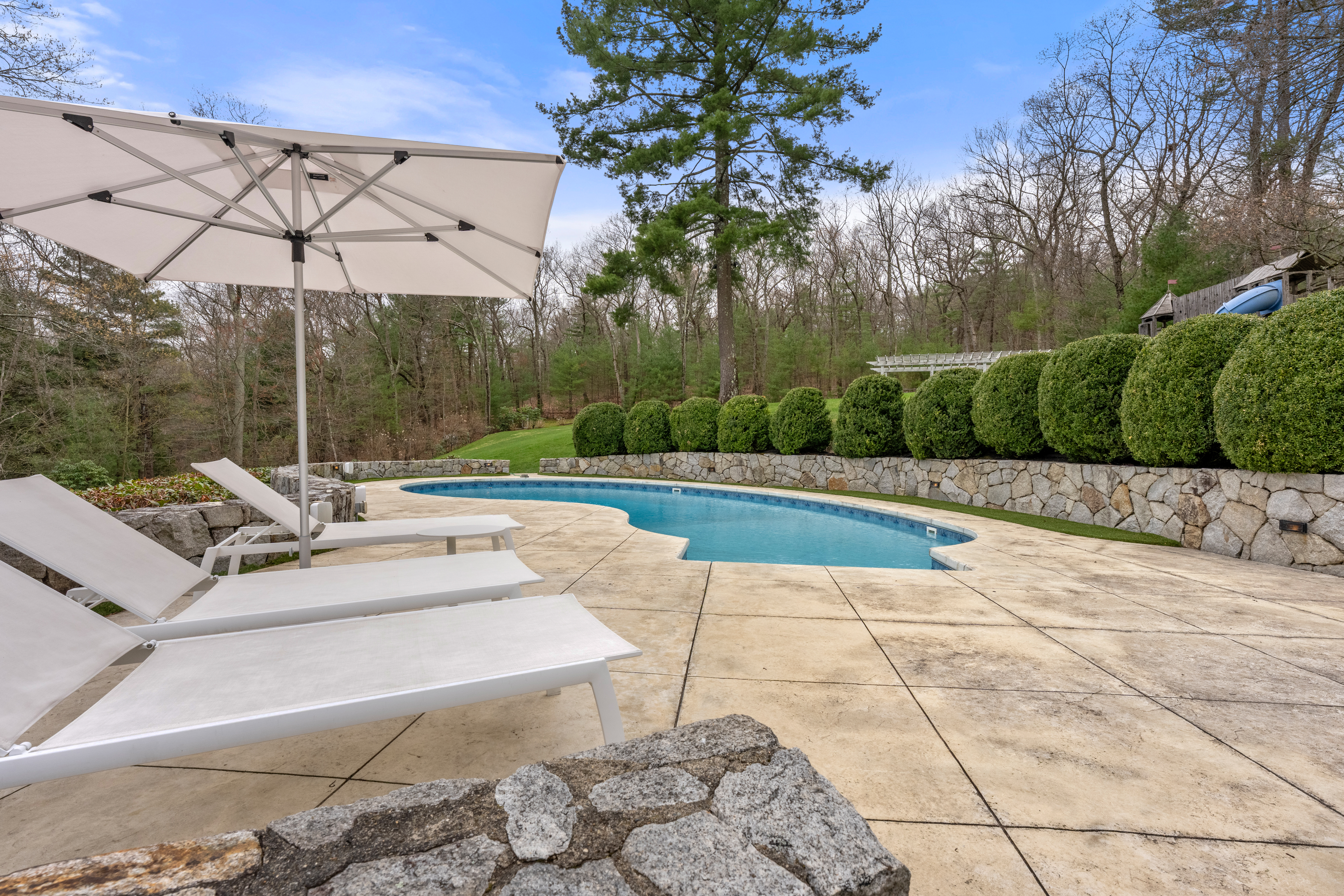 44 Meadowbrook Road