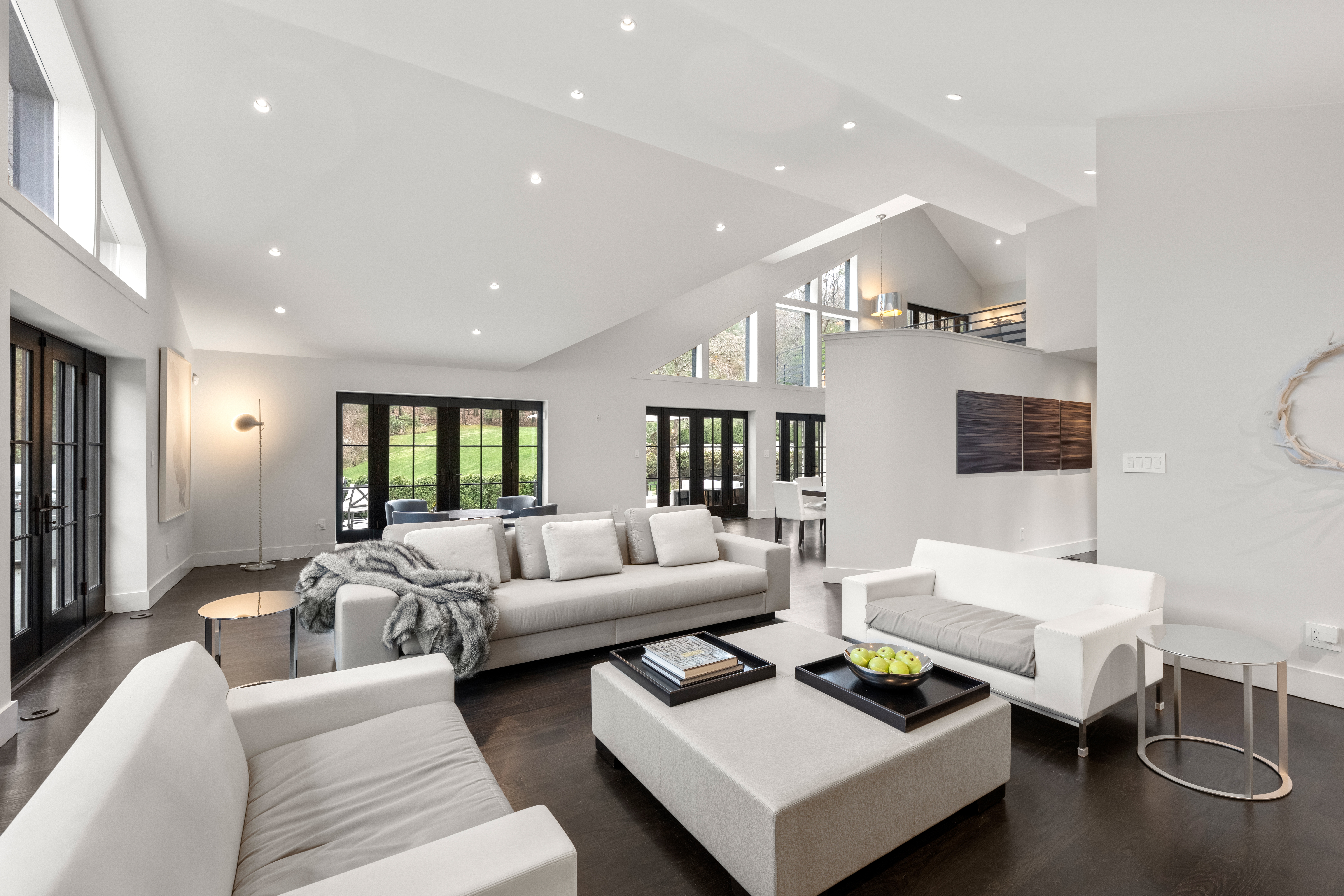 44 Meadowbrook Road