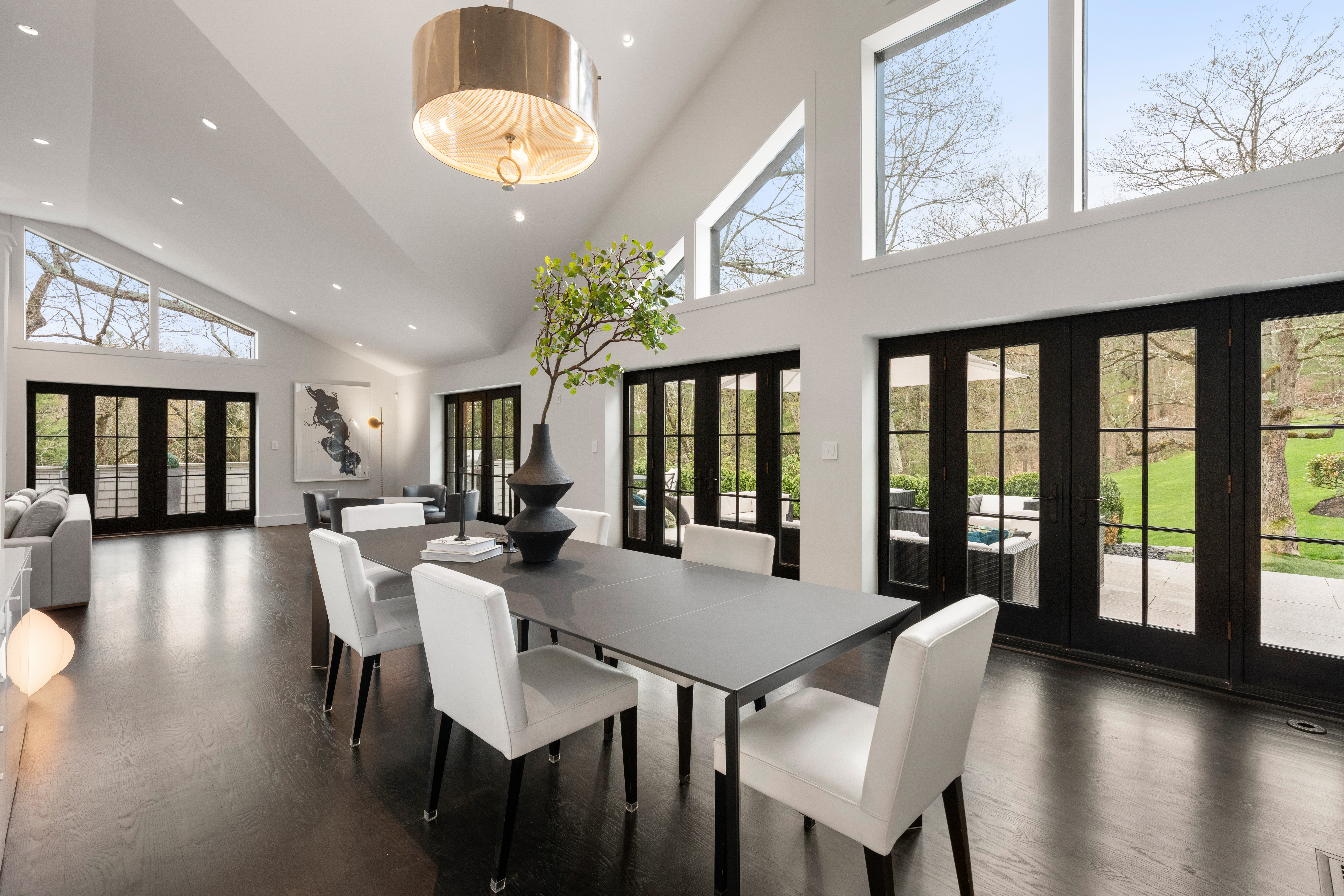 44 Meadowbrook Road