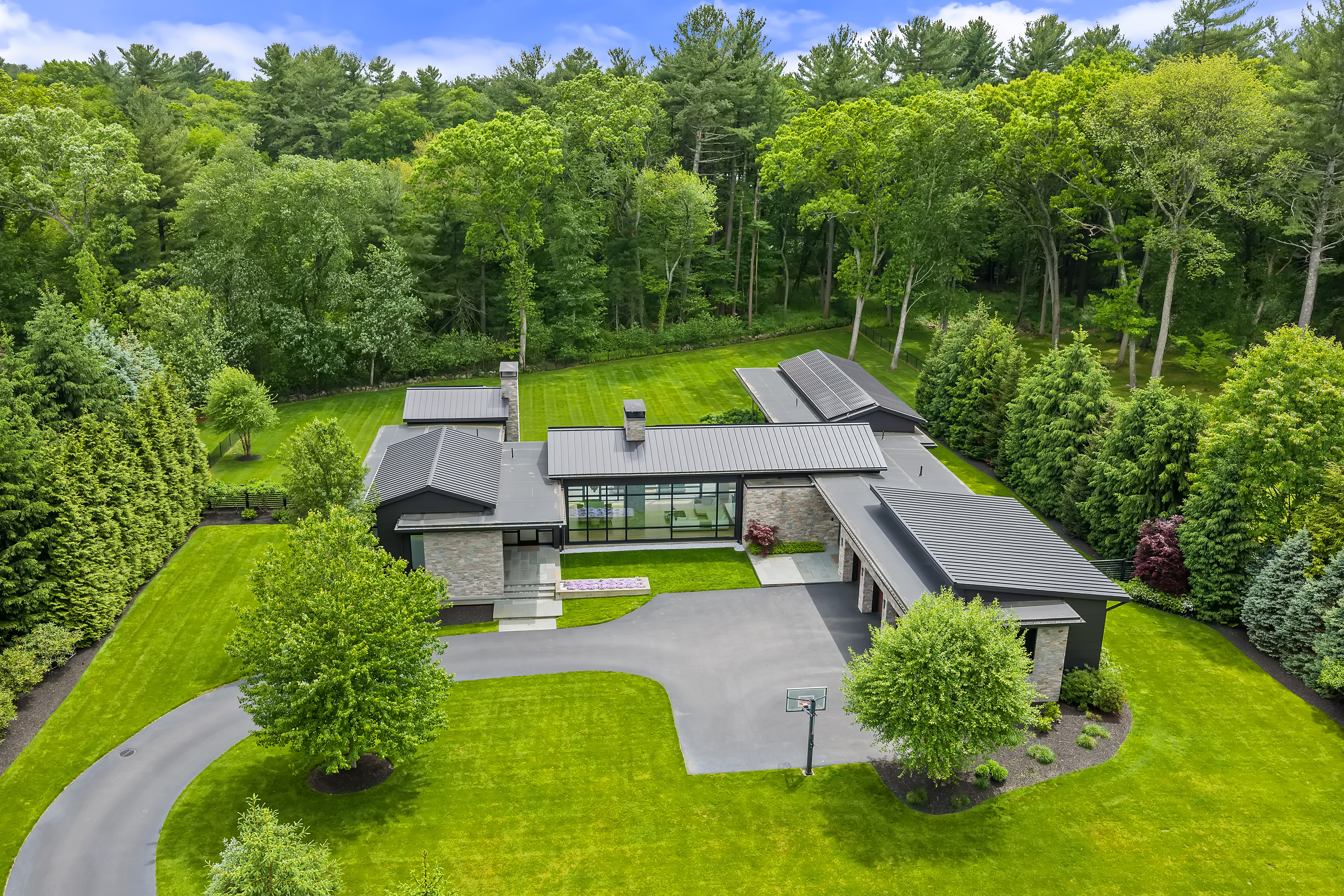 63 Sylvan Ln