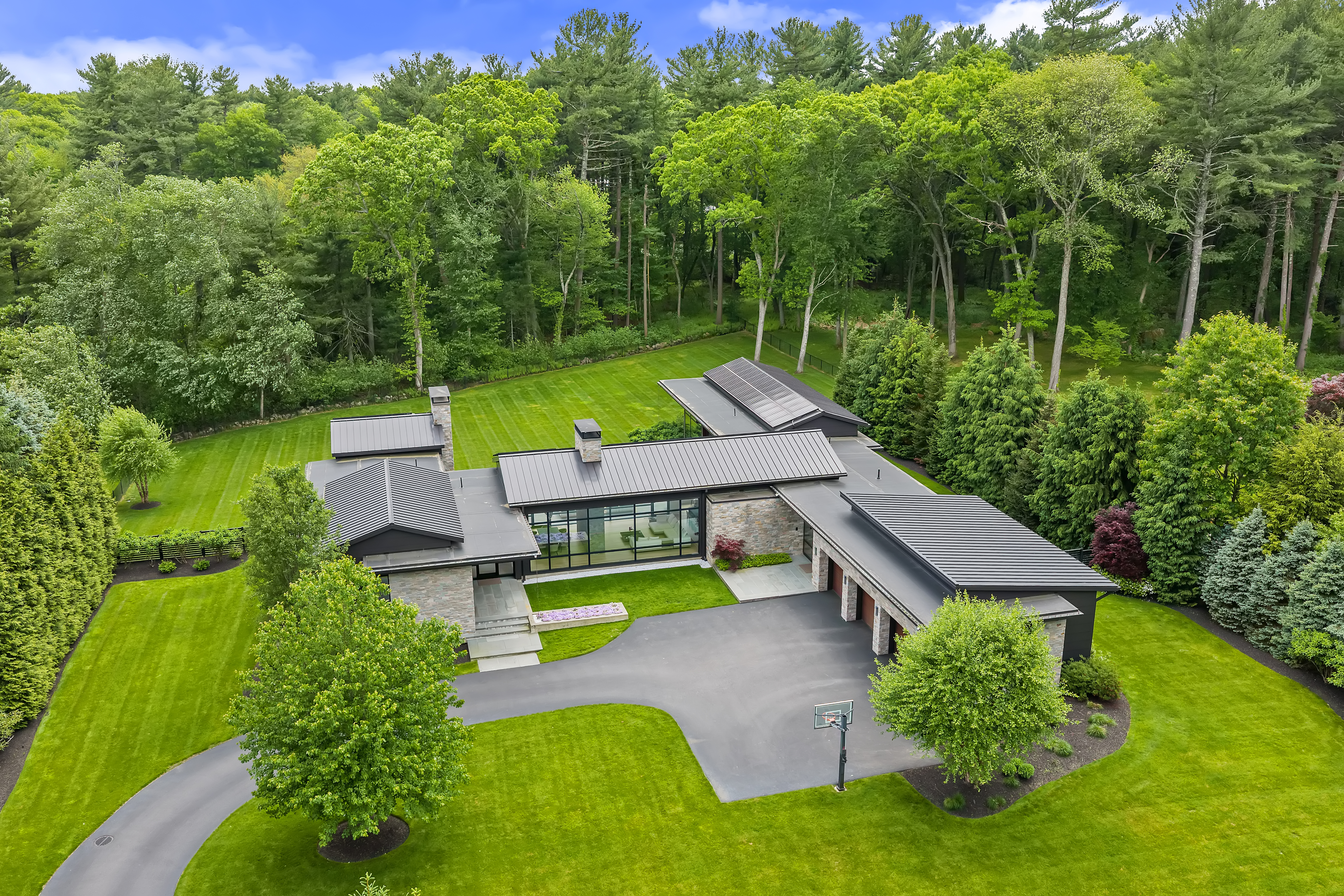 63 Sylvan Ln