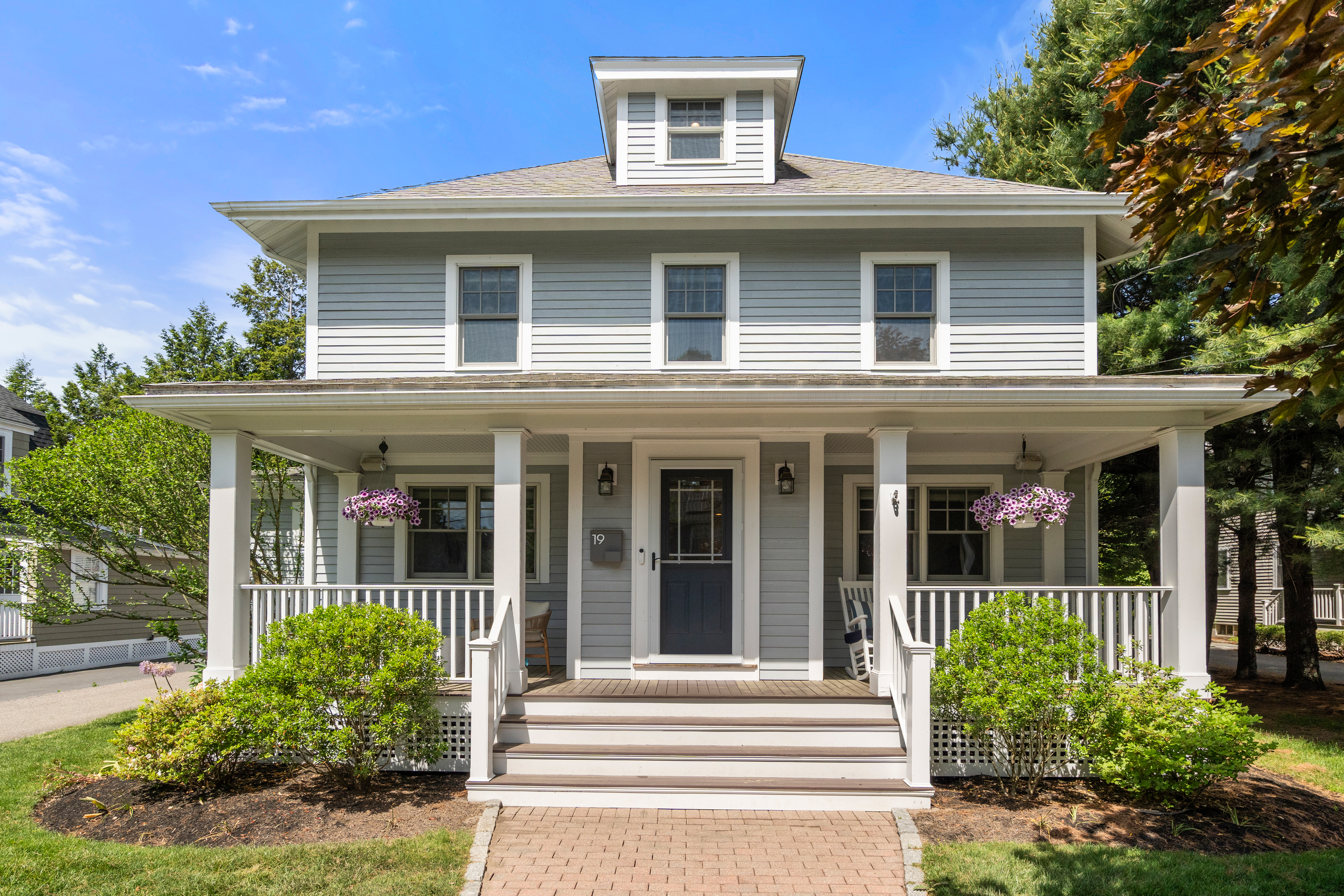 19 Mayo Avenue 