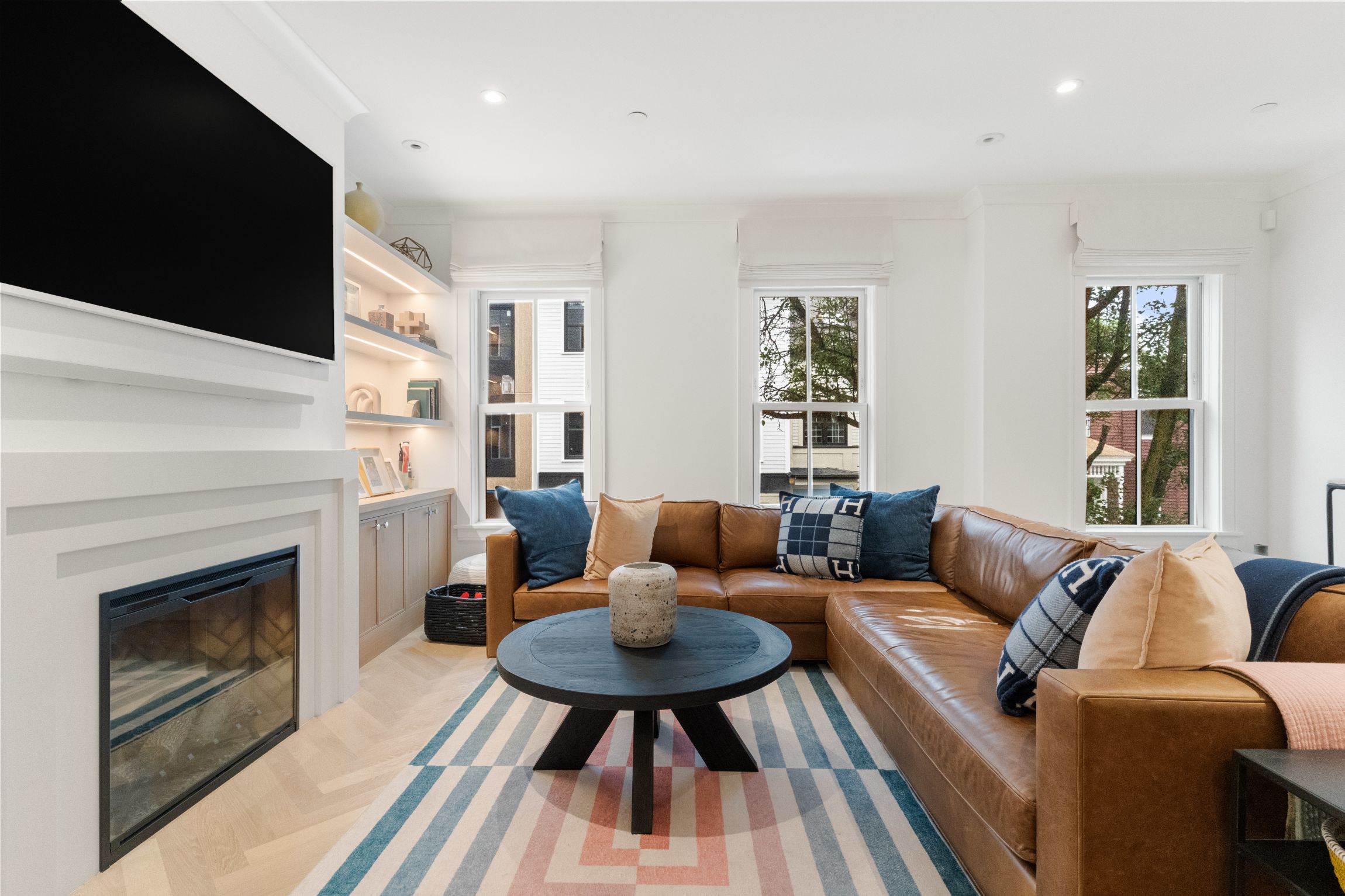 255 W Third Unit# 255