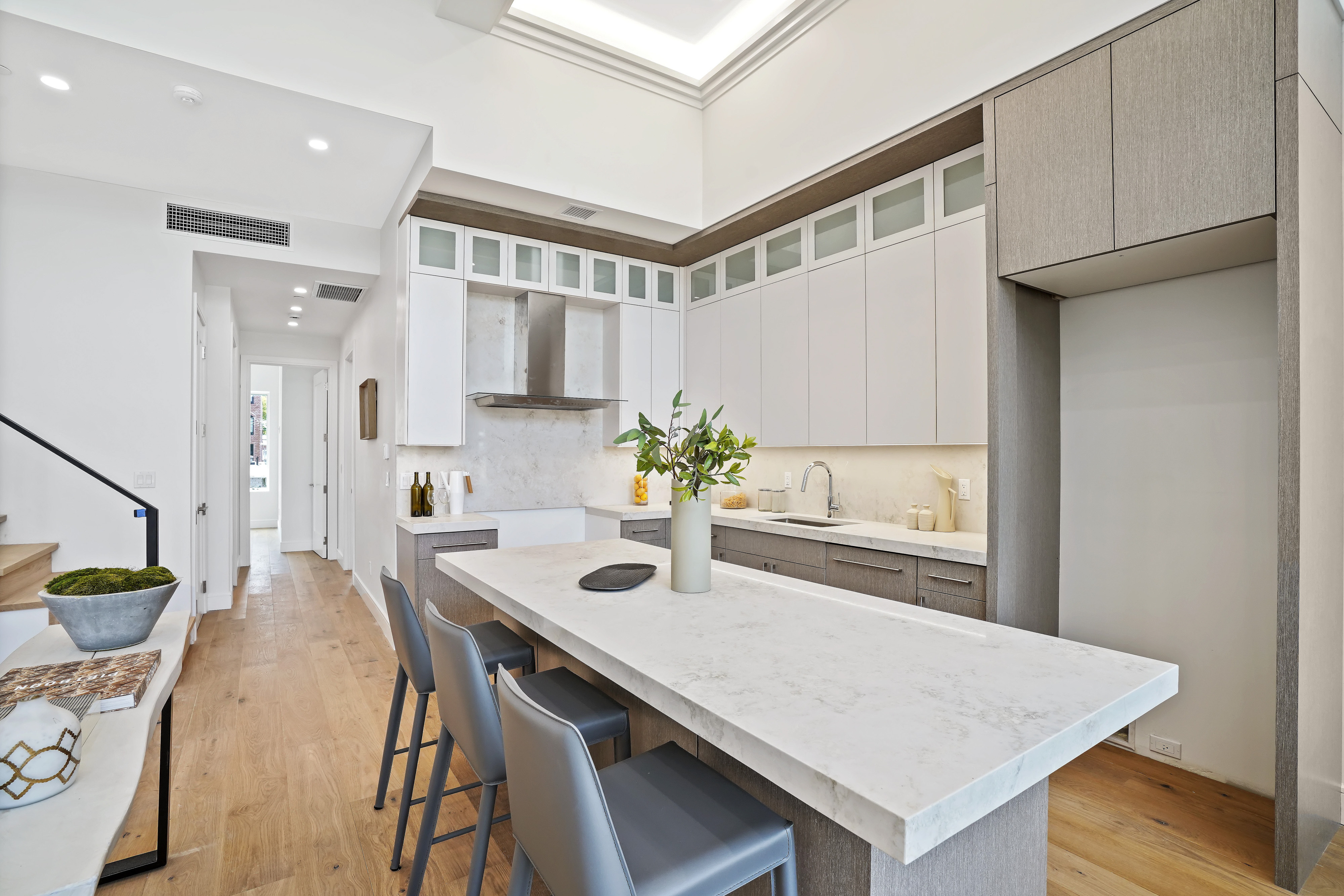 47 Diamond Street , 3B