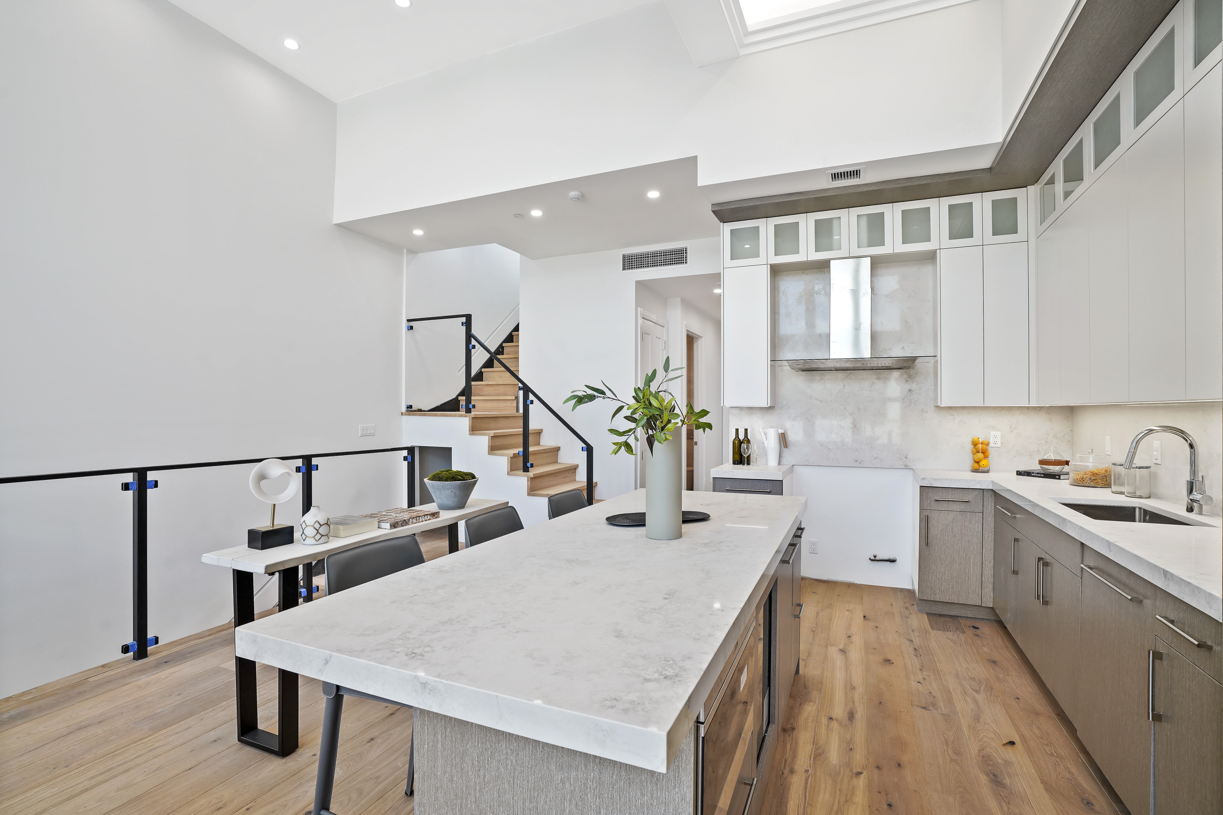 47 Diamond Street , 3B