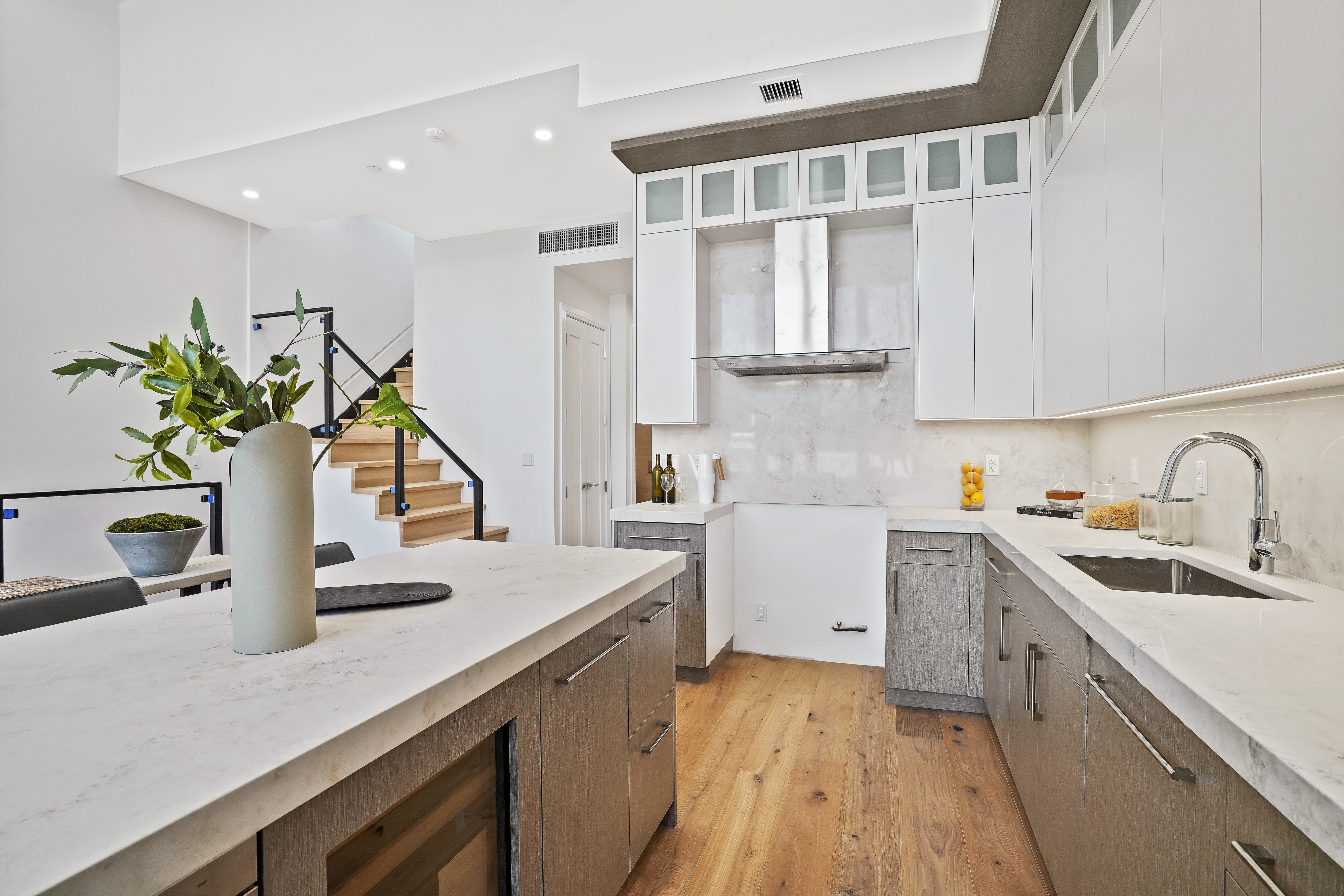 47 Diamond Street , 3B