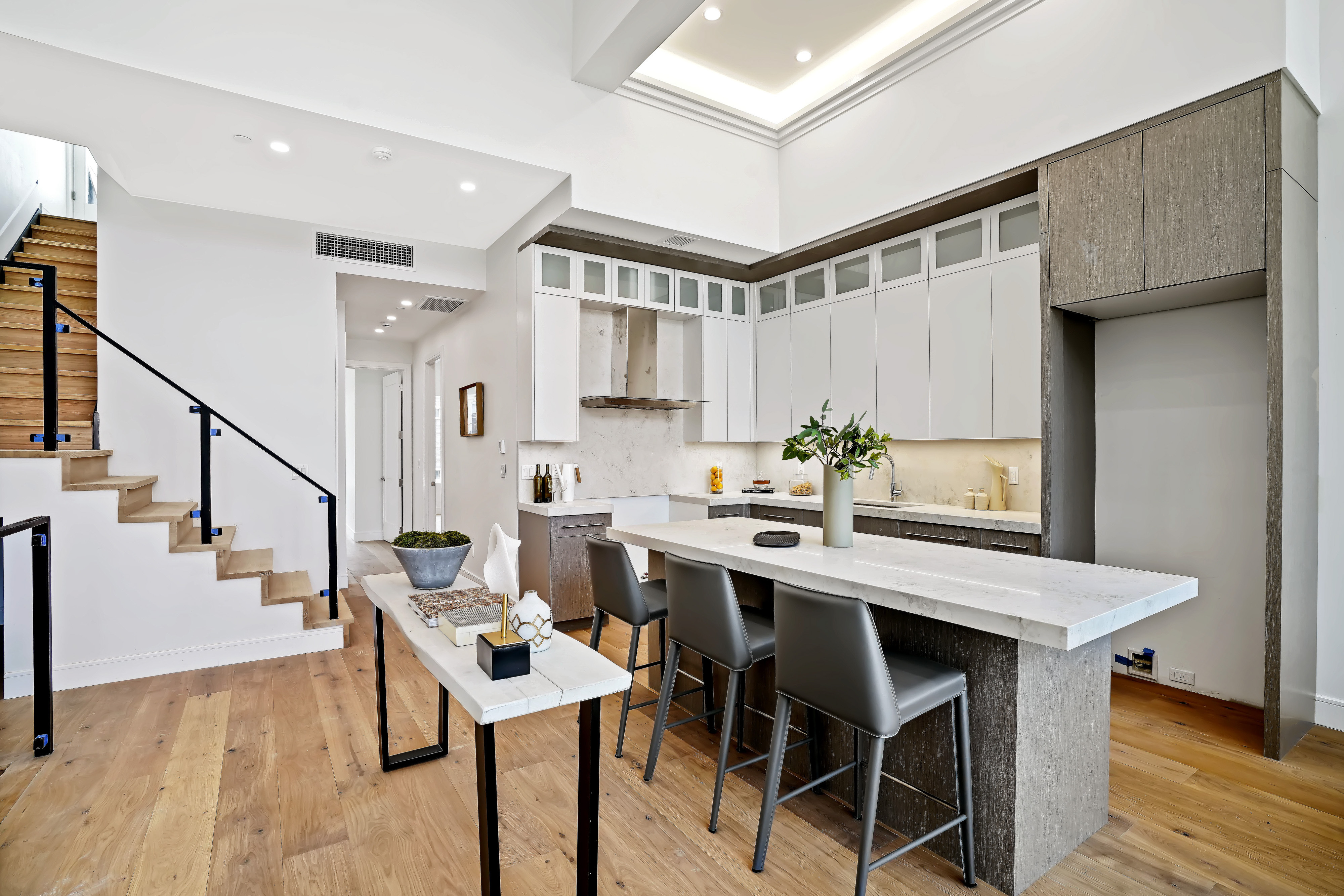 47 Diamond Street , 3B