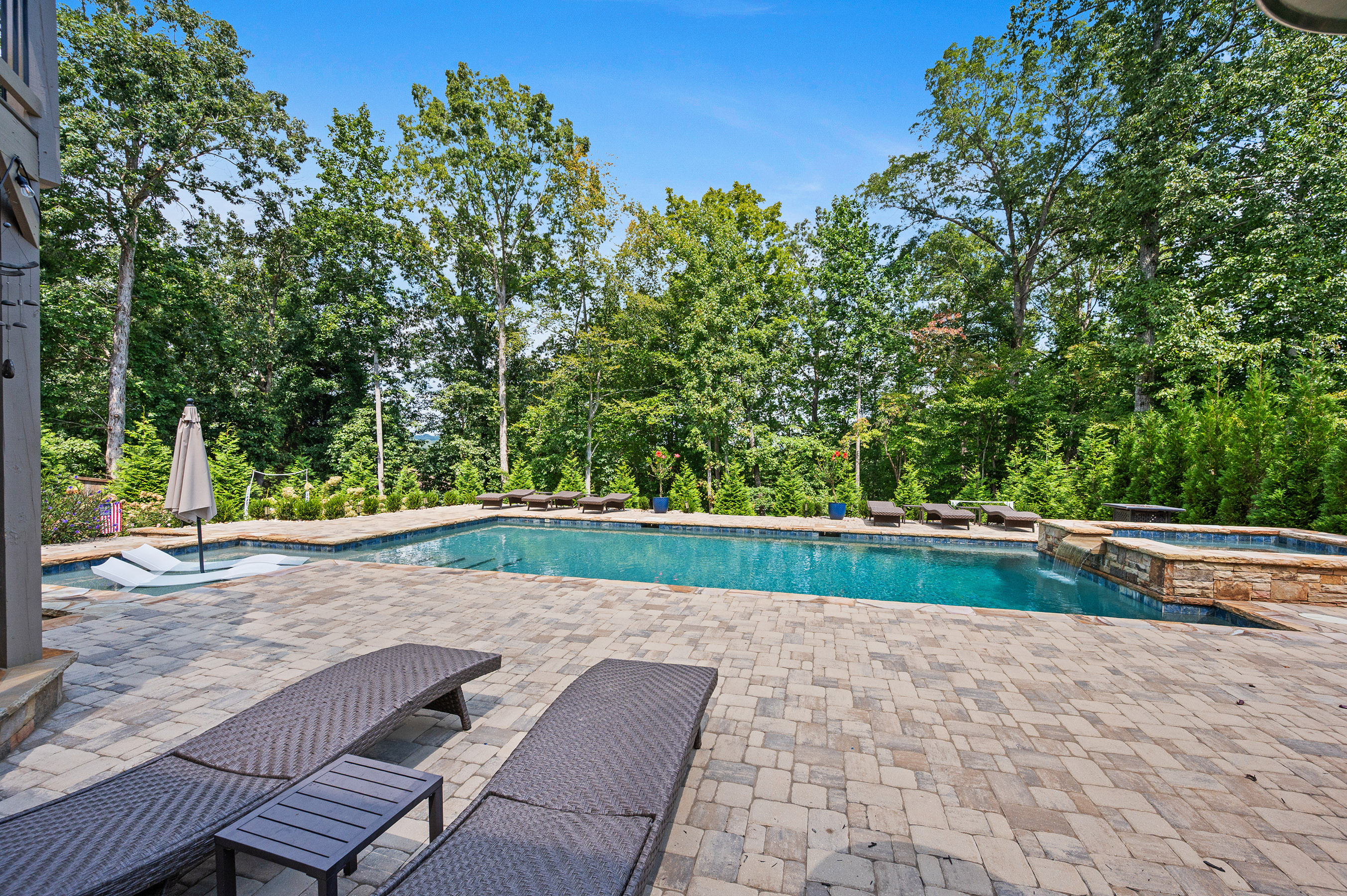 810 Lake Ridge Court