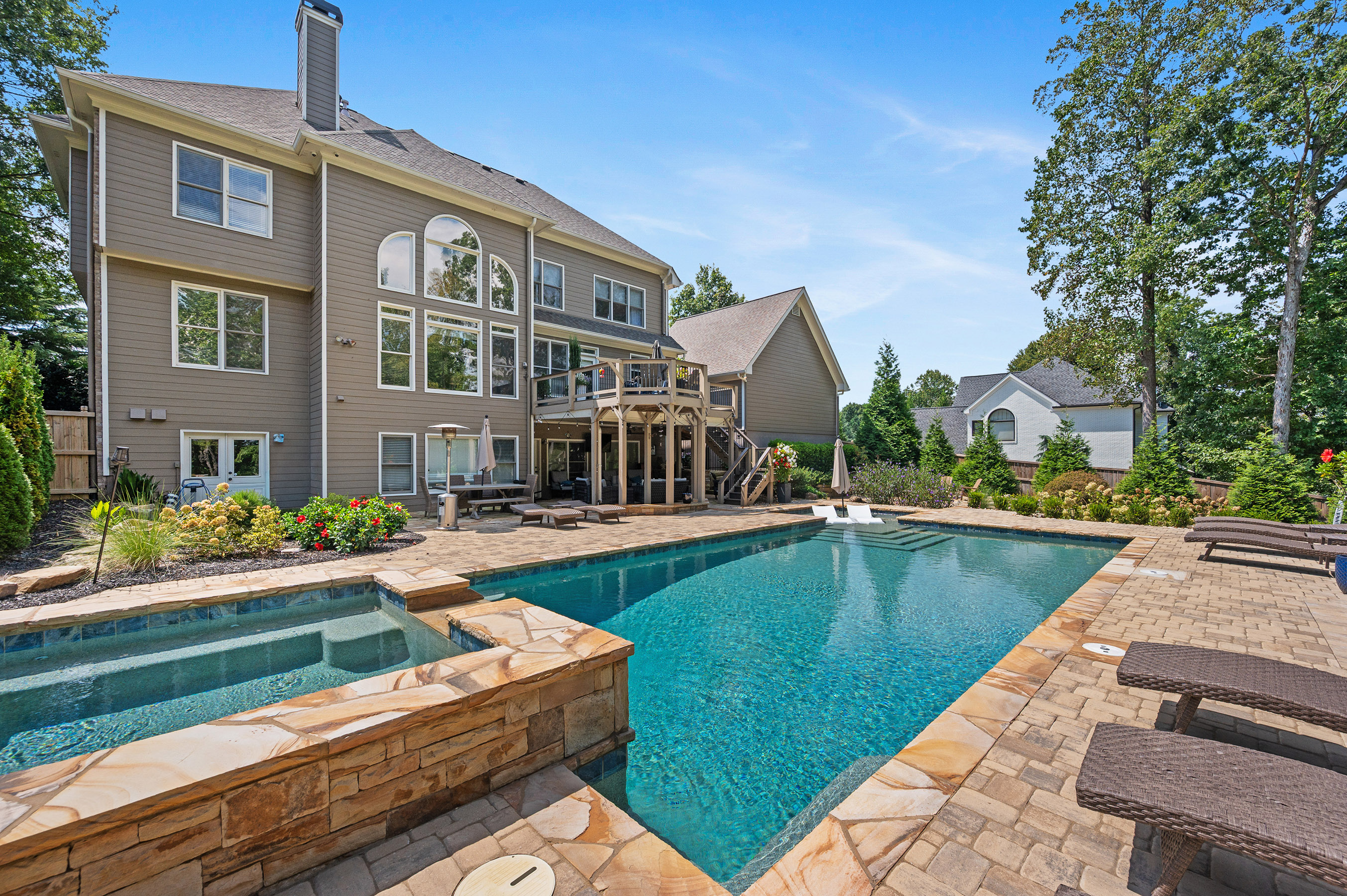 810 Lake Ridge Court
