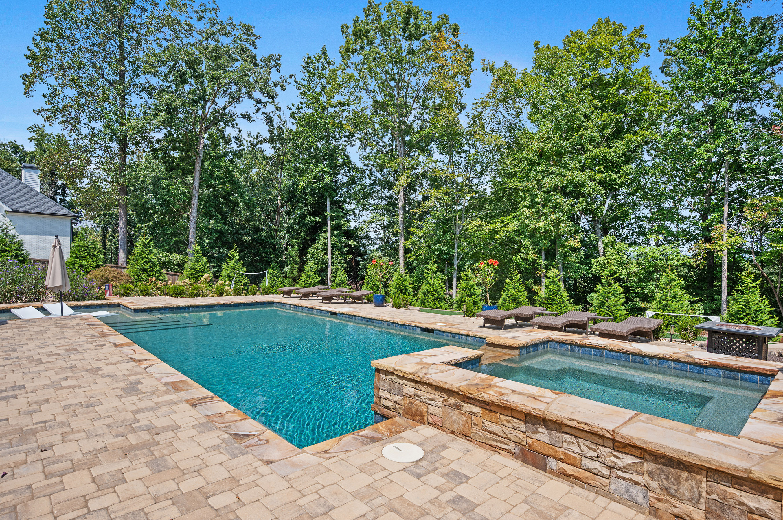 810 Lake Ridge Court