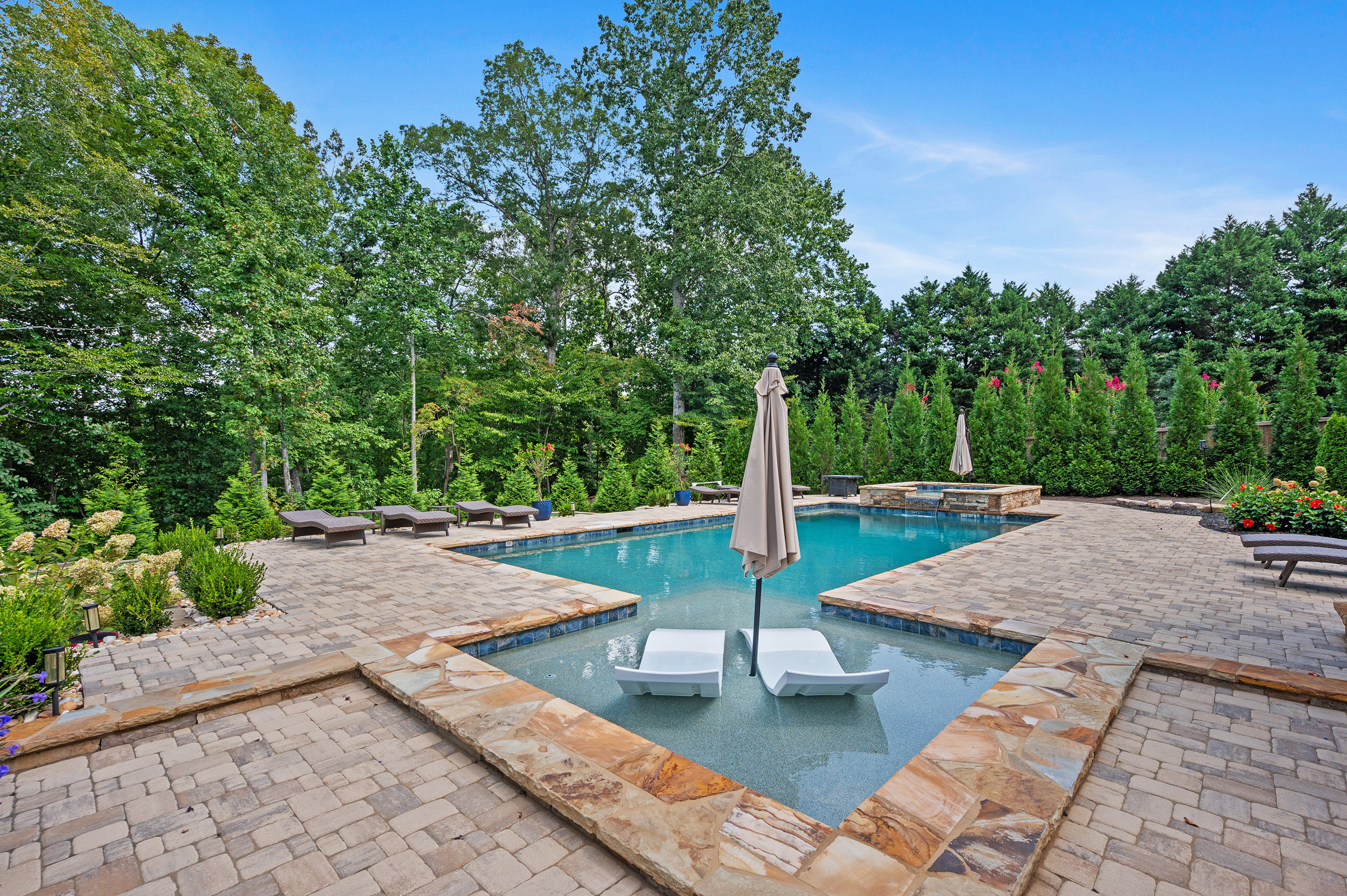 810 Lake Ridge Court