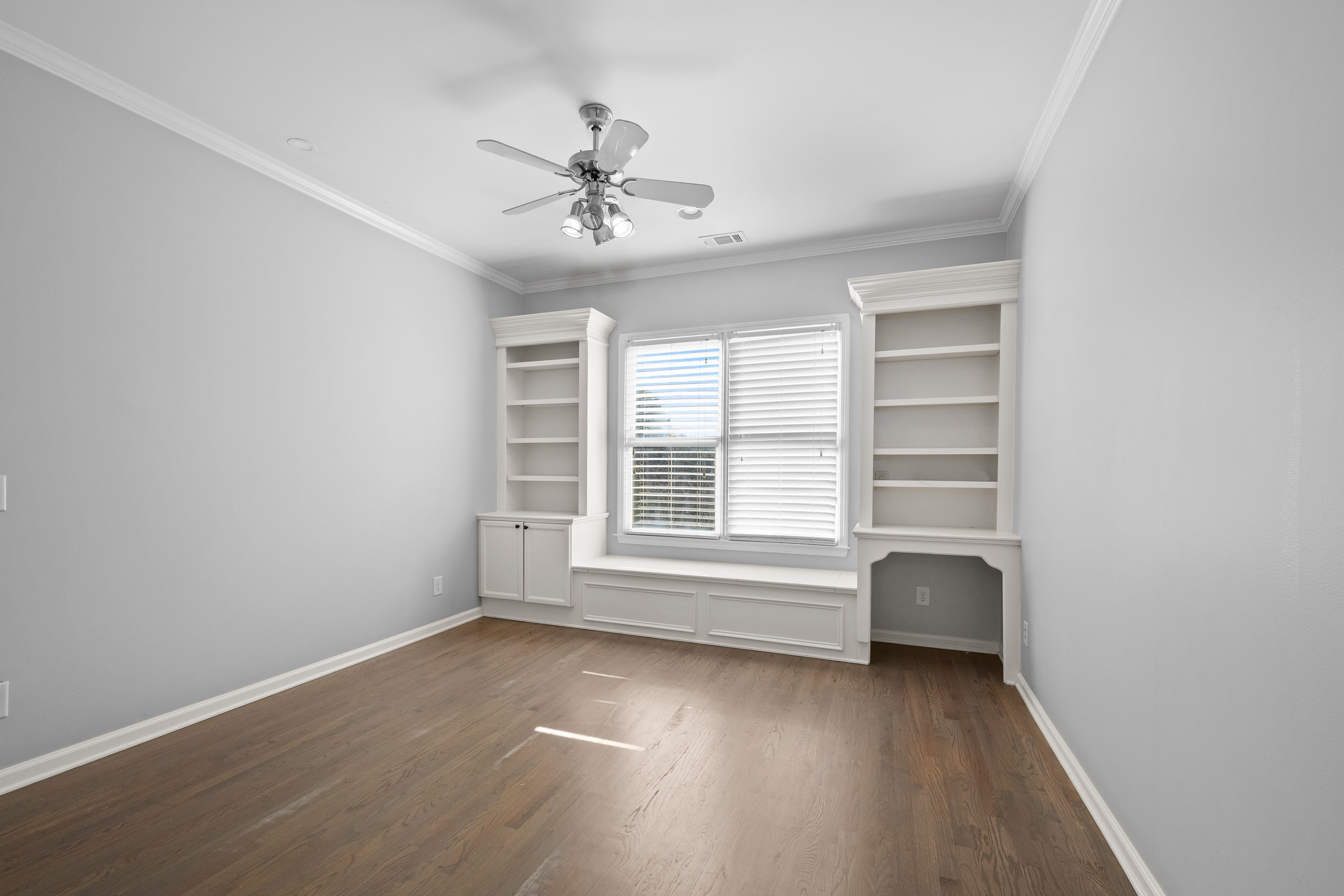 810 Lake Ridge Court