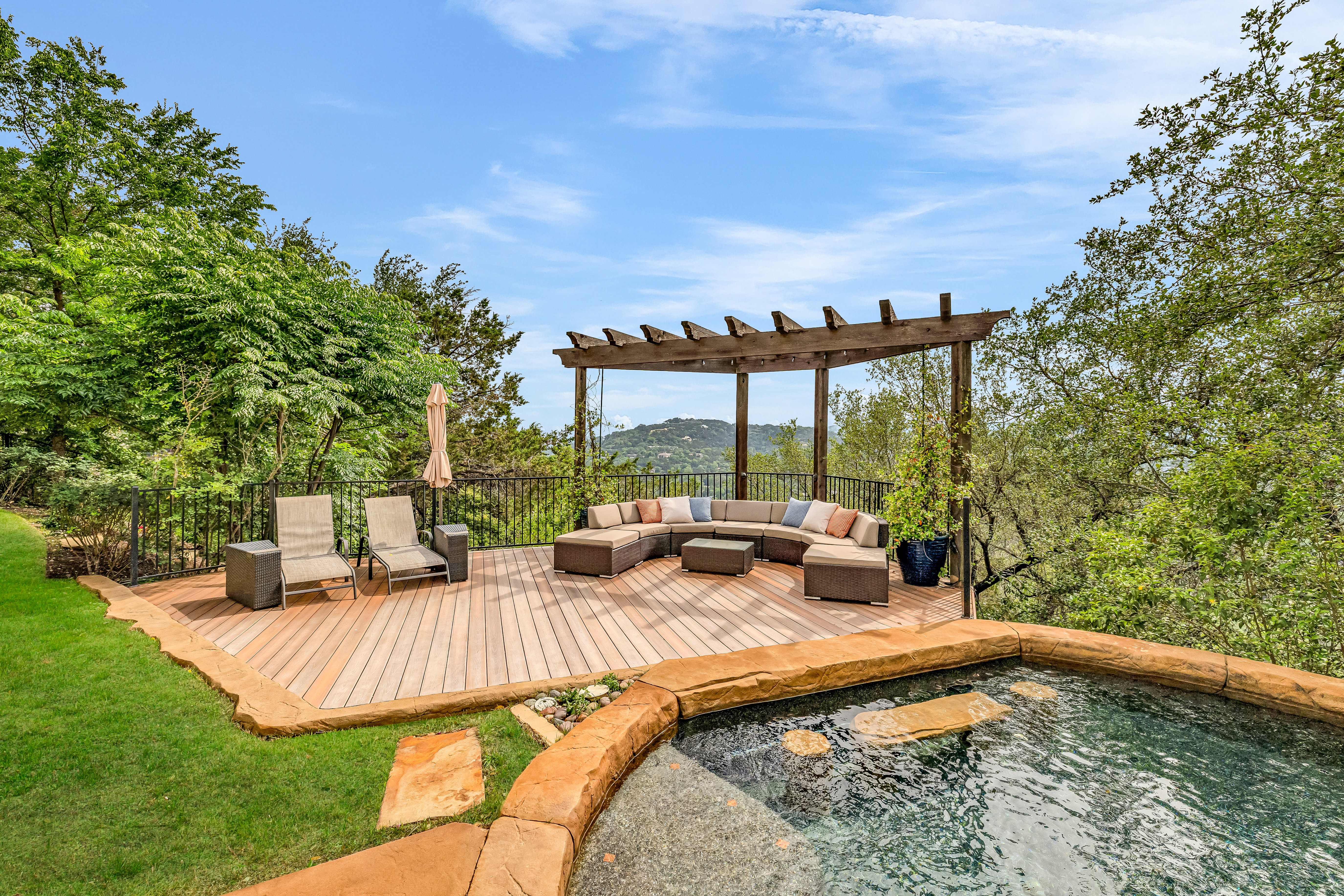 1710 Mount Larson Road 