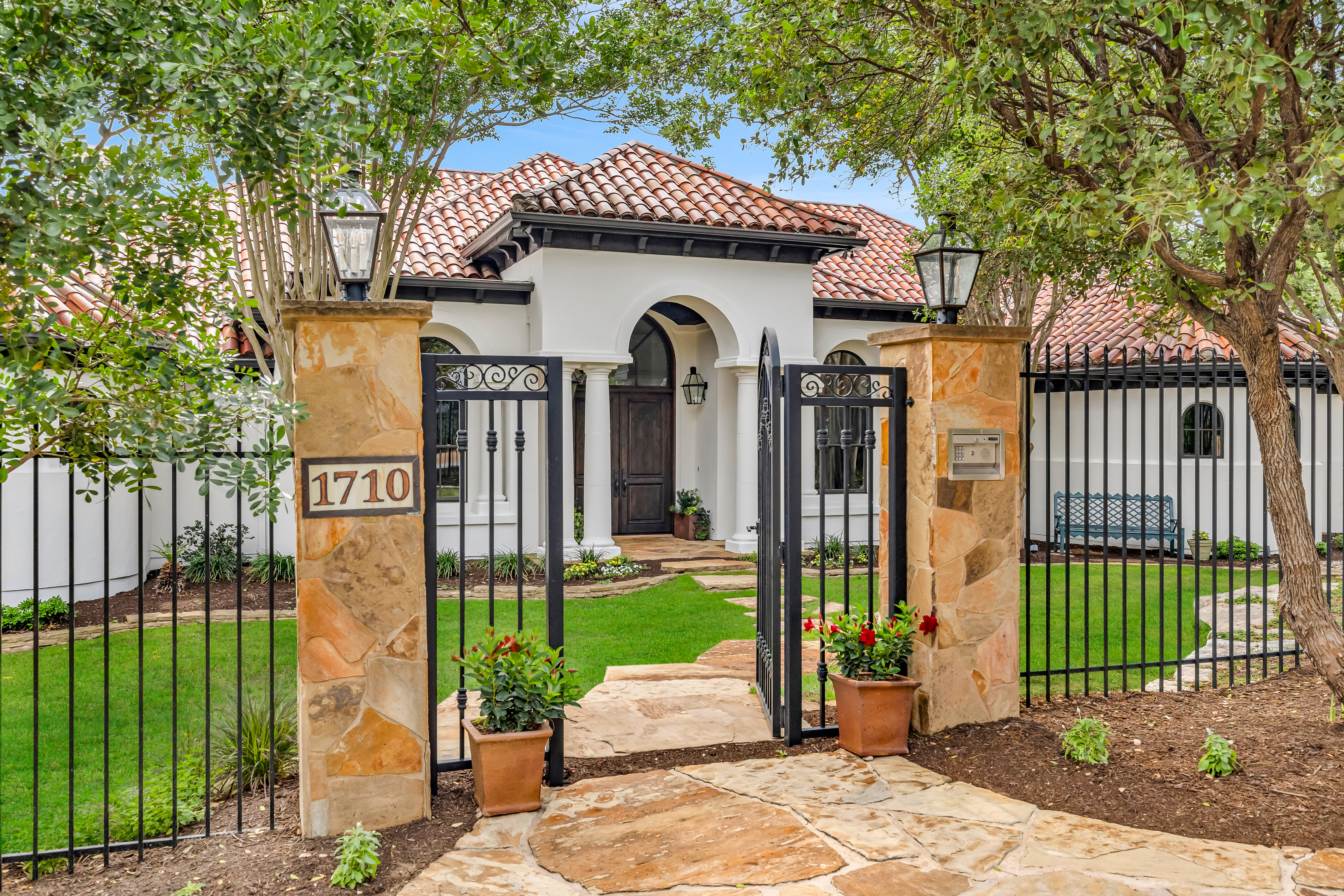 1710 Mount Larson Road 