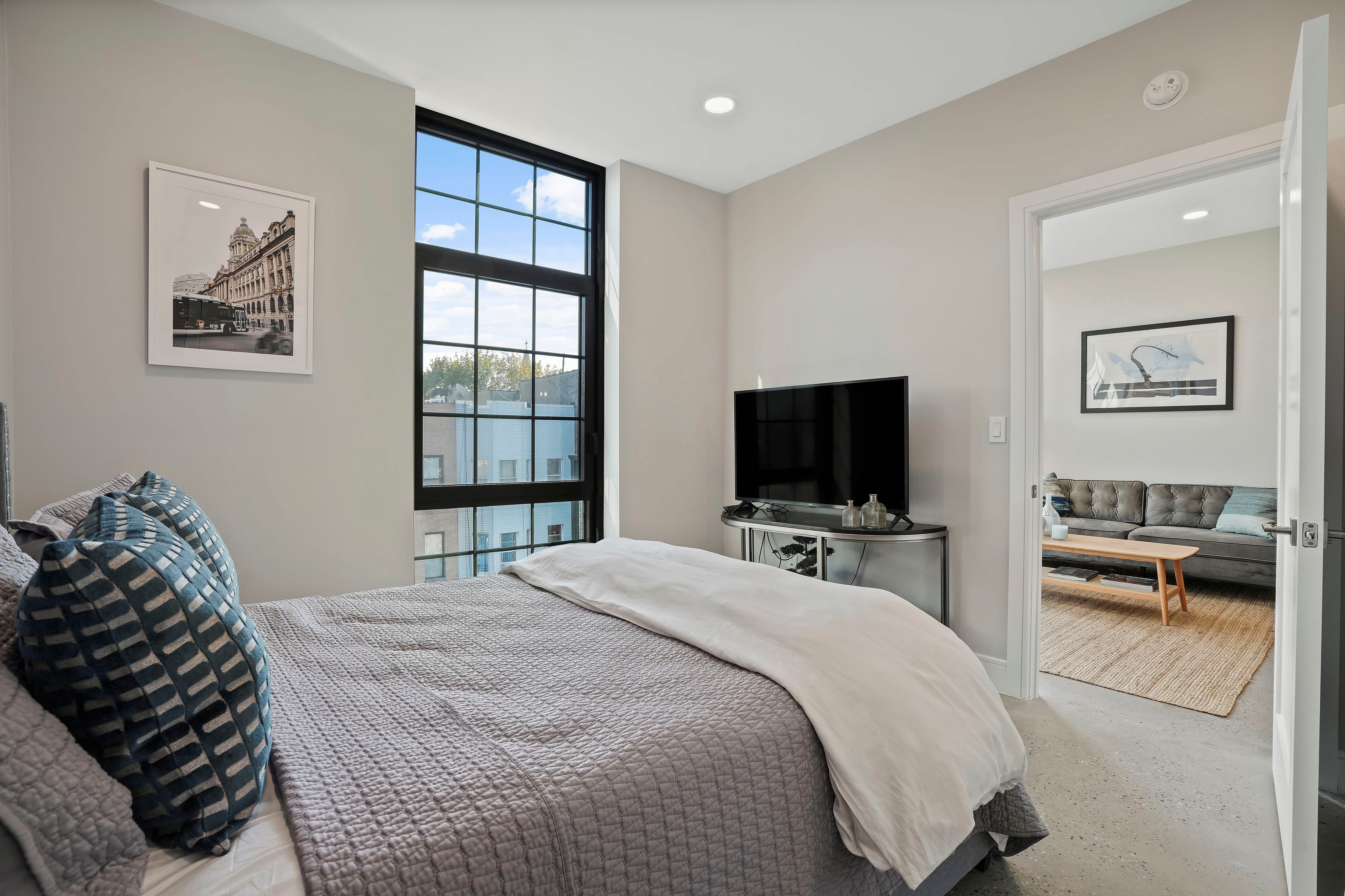 23 Bleecker St. 4a 