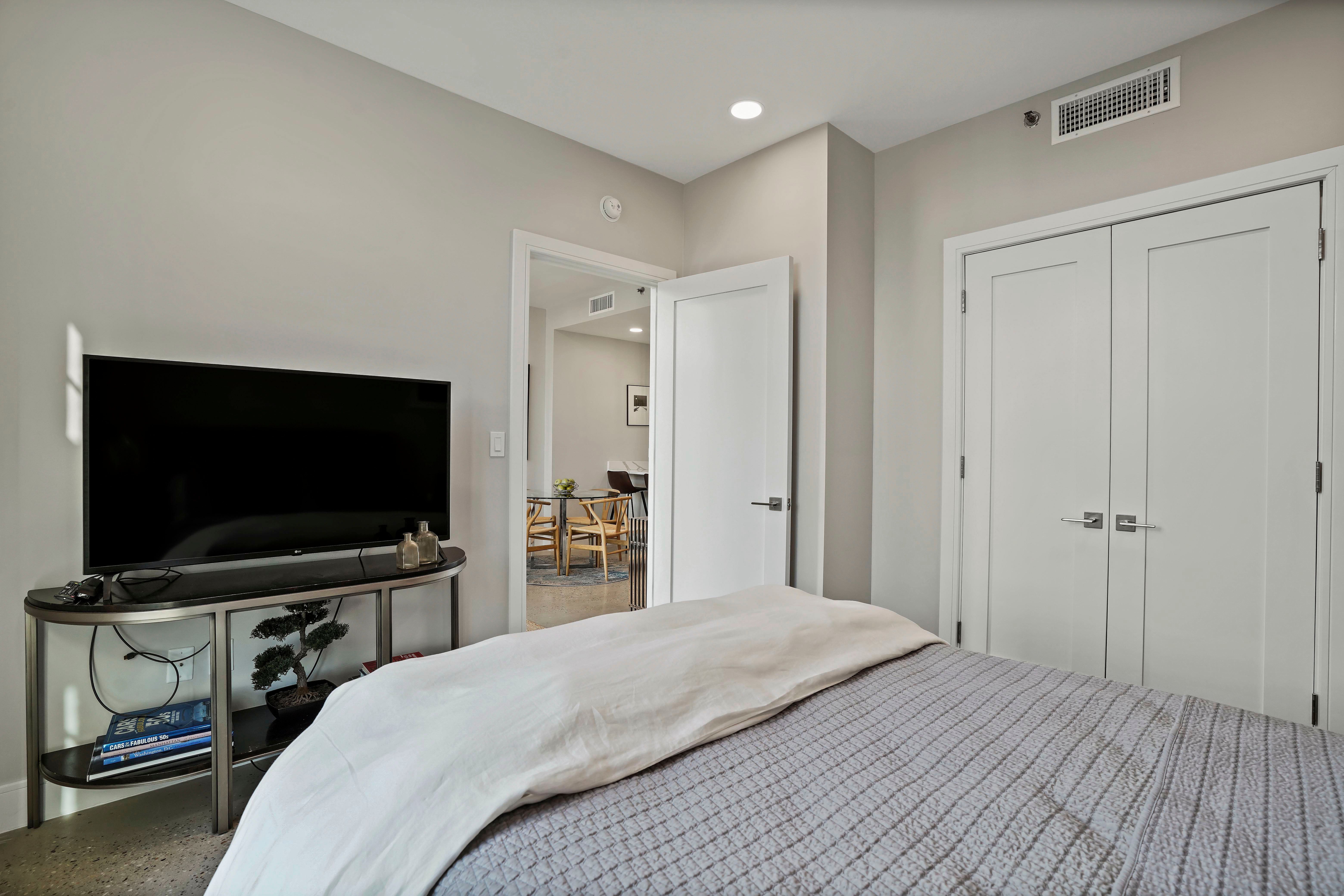 23 Bleecker St. 4a 