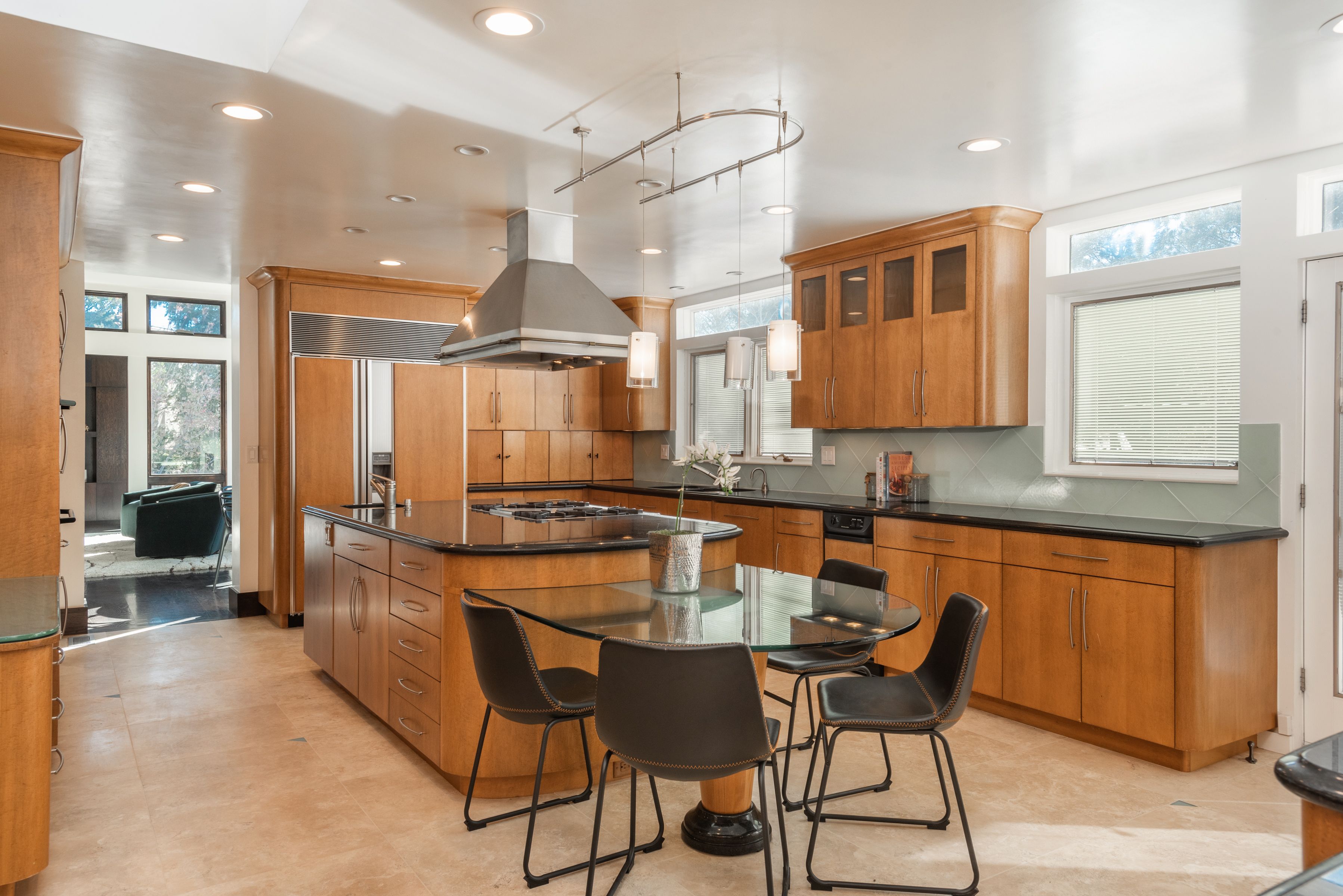 4208 S Hudson Pkwy 