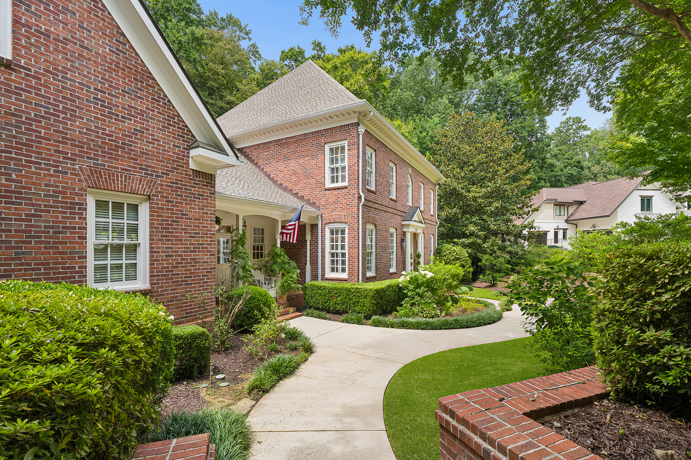 553 Bryn Mawr Lane NW