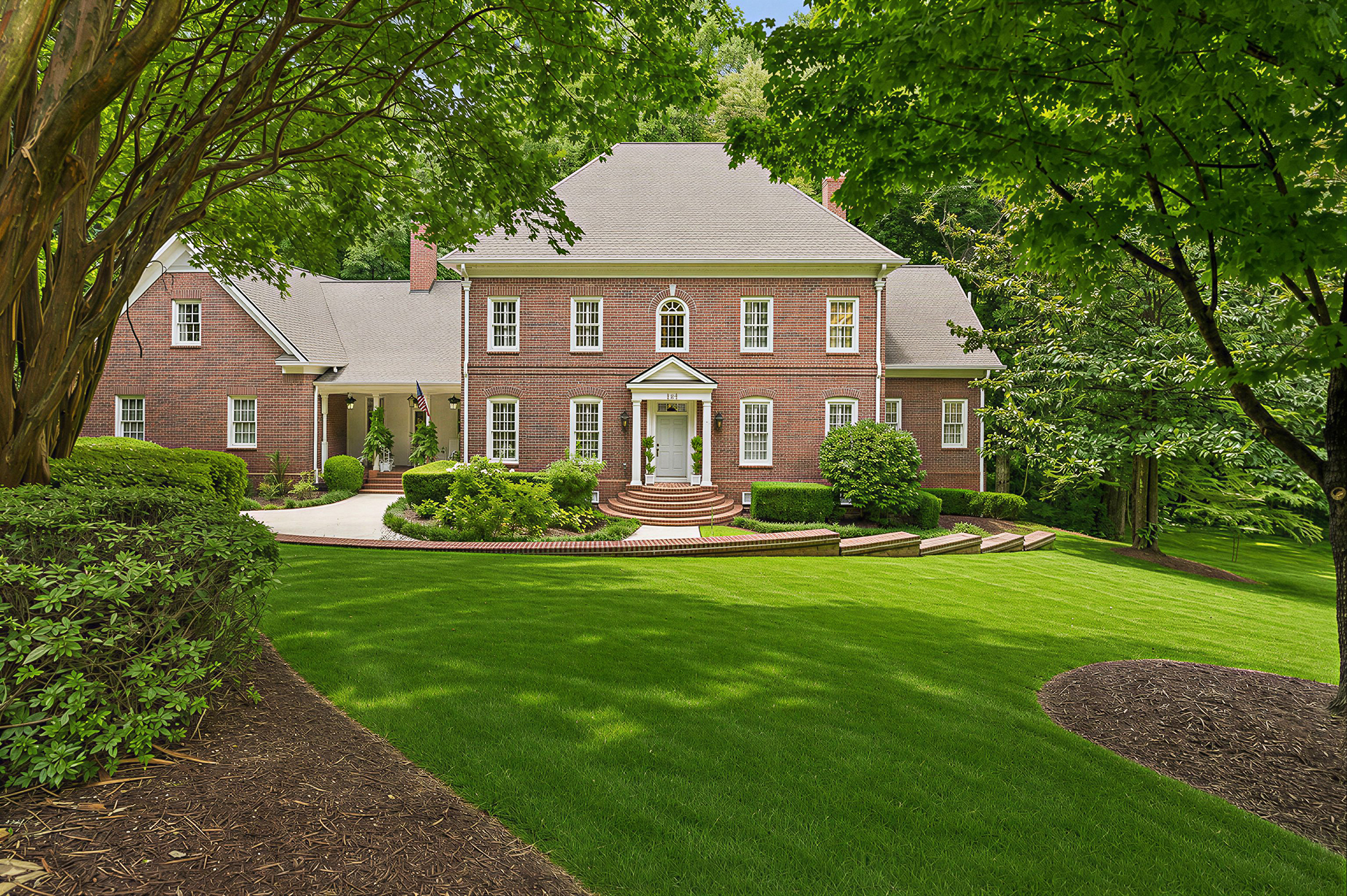 553 Bryn Mawr Lane NW