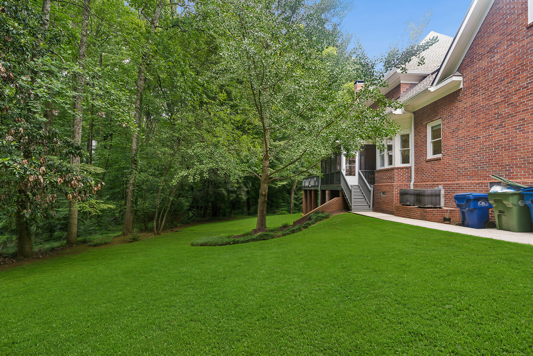 553 Bryn Mawr Lane NW