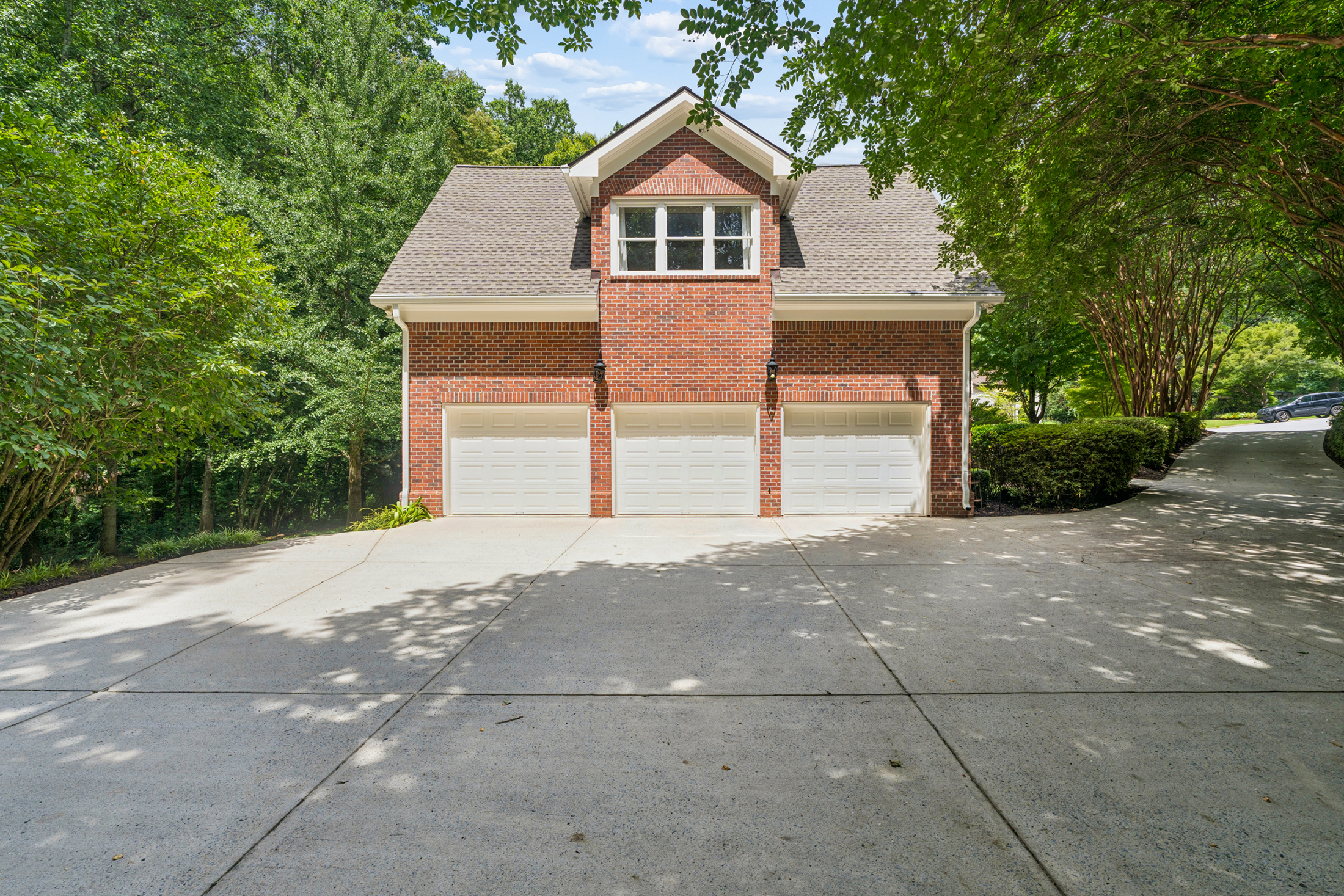 553 Bryn Mawr Lane NW