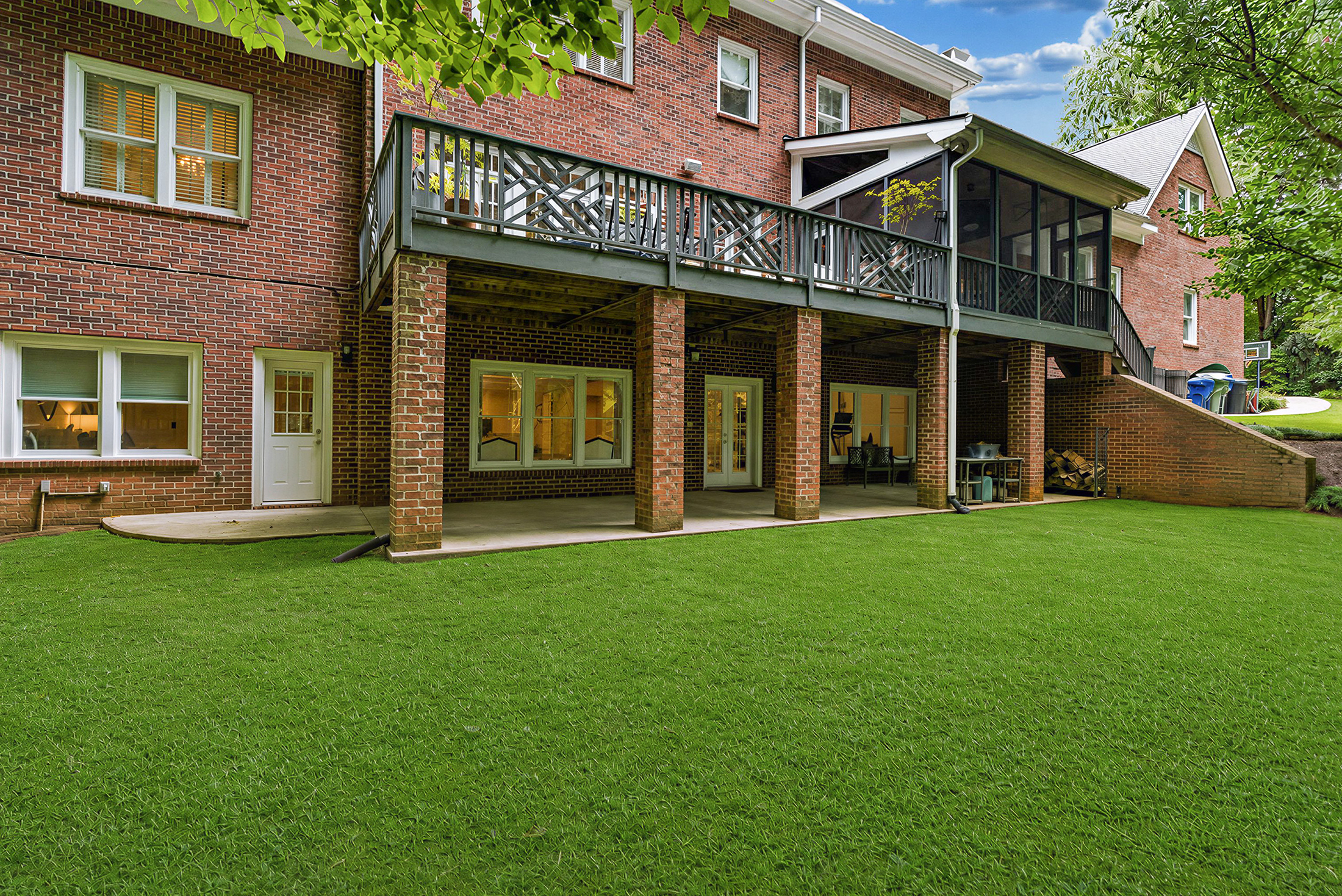 553 Bryn Mawr Lane NW