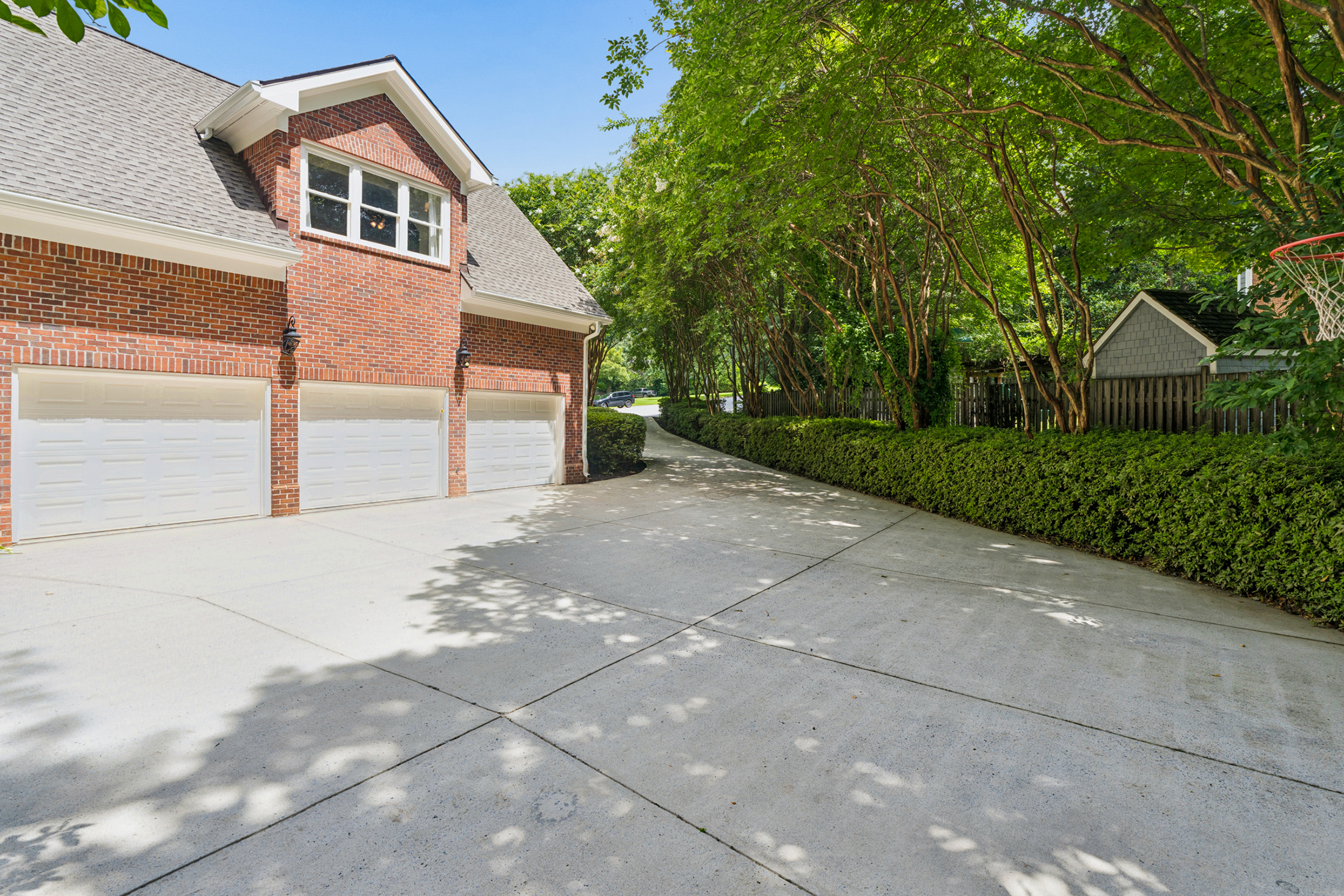 553 Bryn Mawr Lane NW