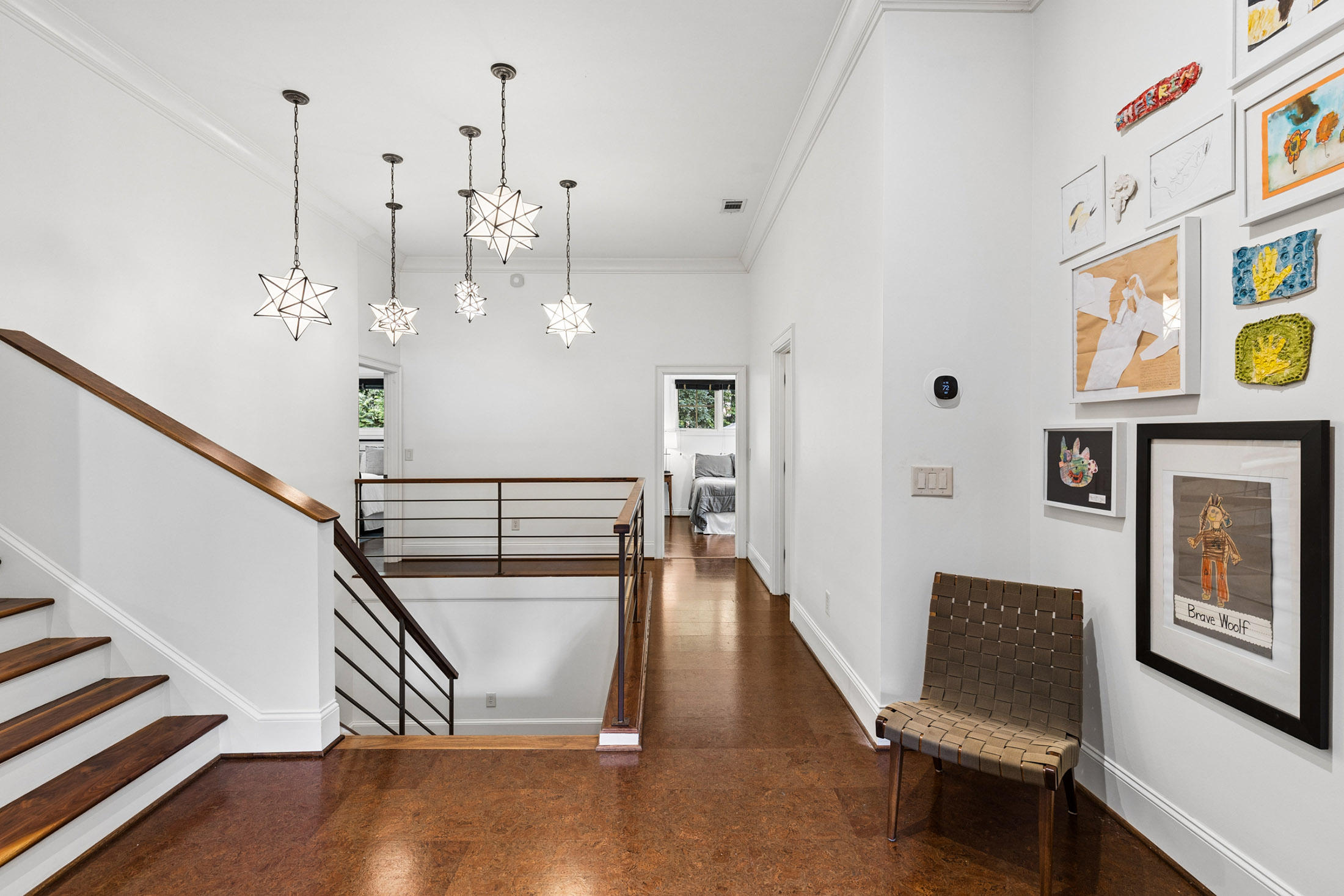 544 Hollydale Court NW