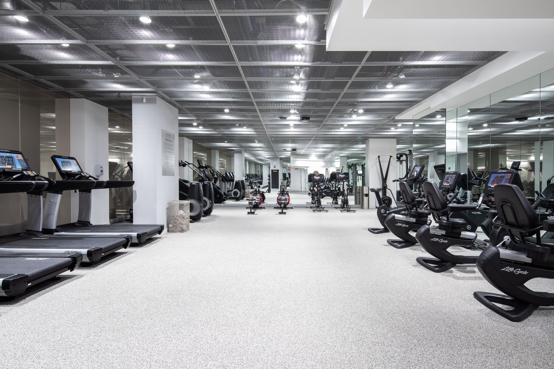 200 East 66th Street PH-E2101