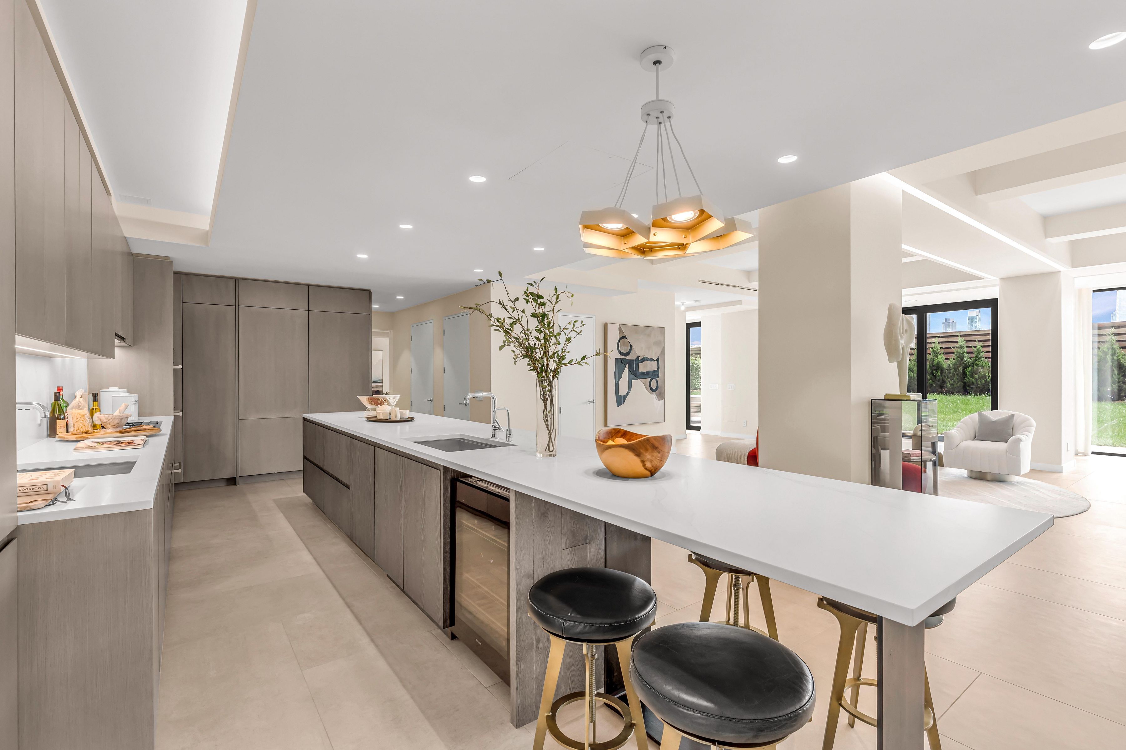450 East 52nd Street CLUB1/3