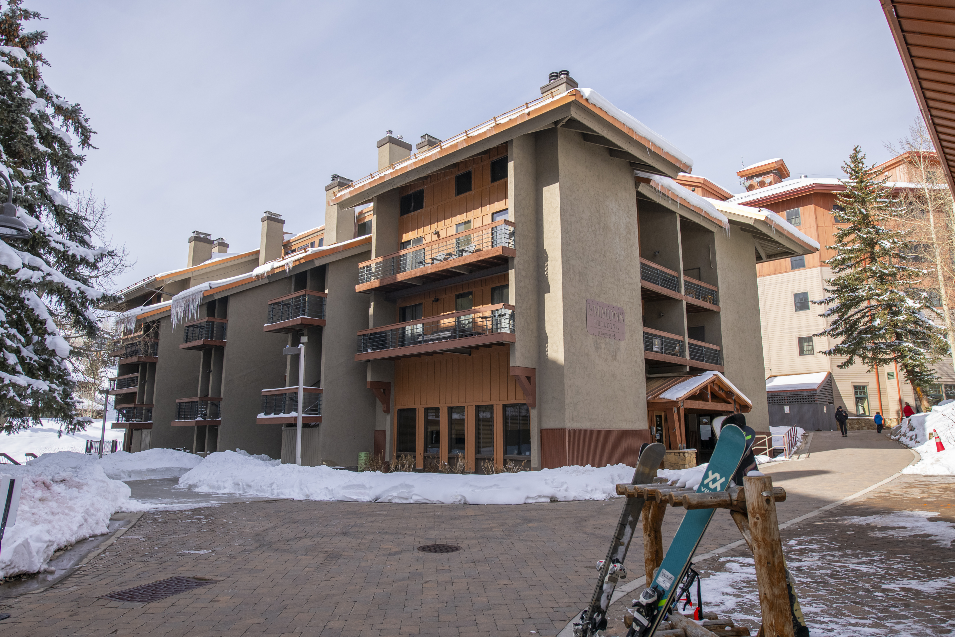 11 Emmons Road 428