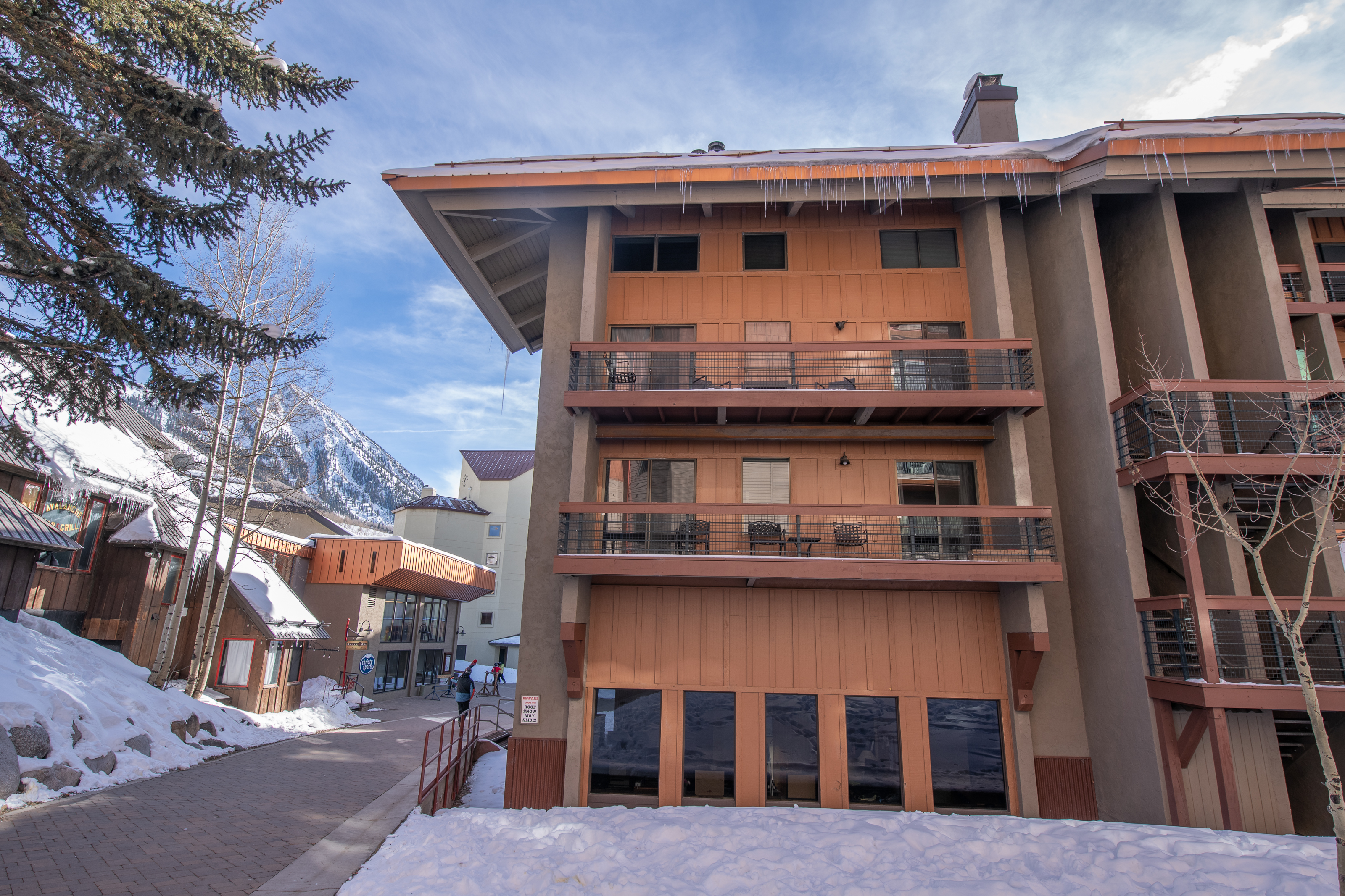 11 Emmons Road 428