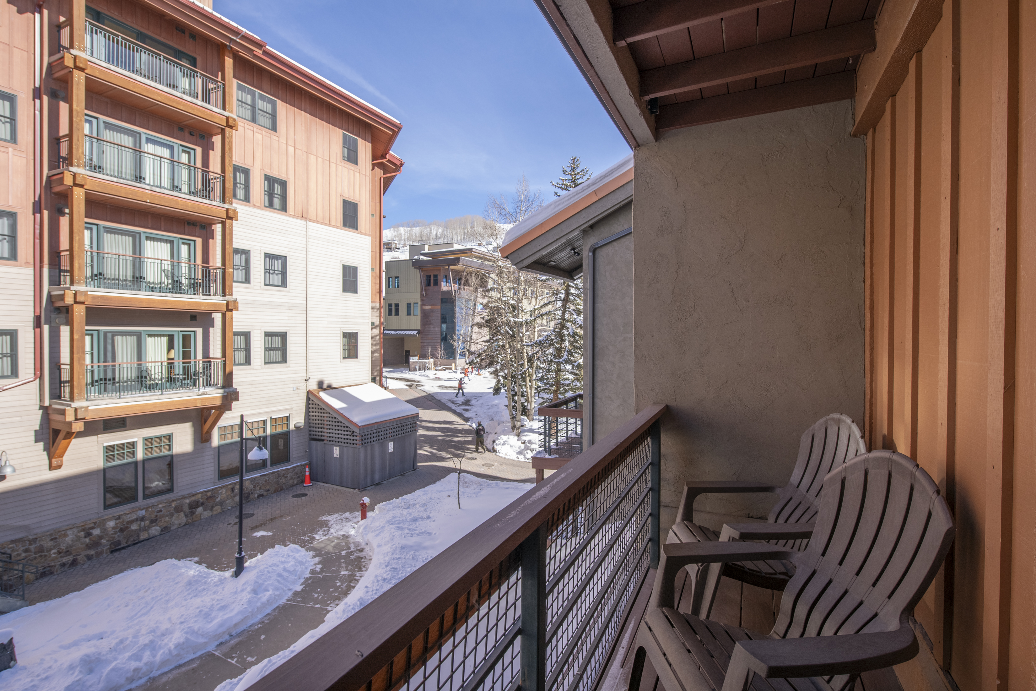11 Emmons Road 428
