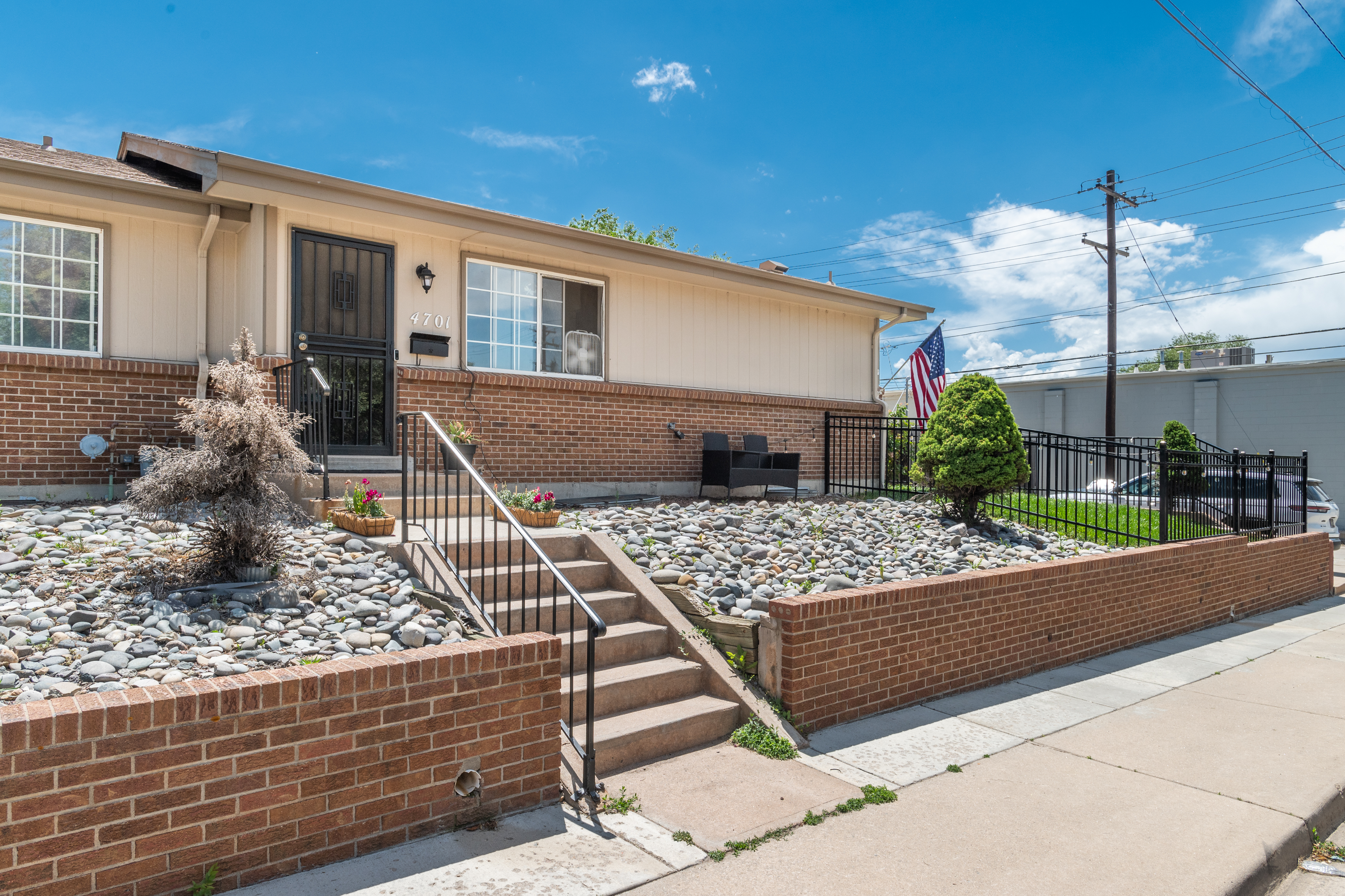 4701 & 4703 S Lincoln Street 