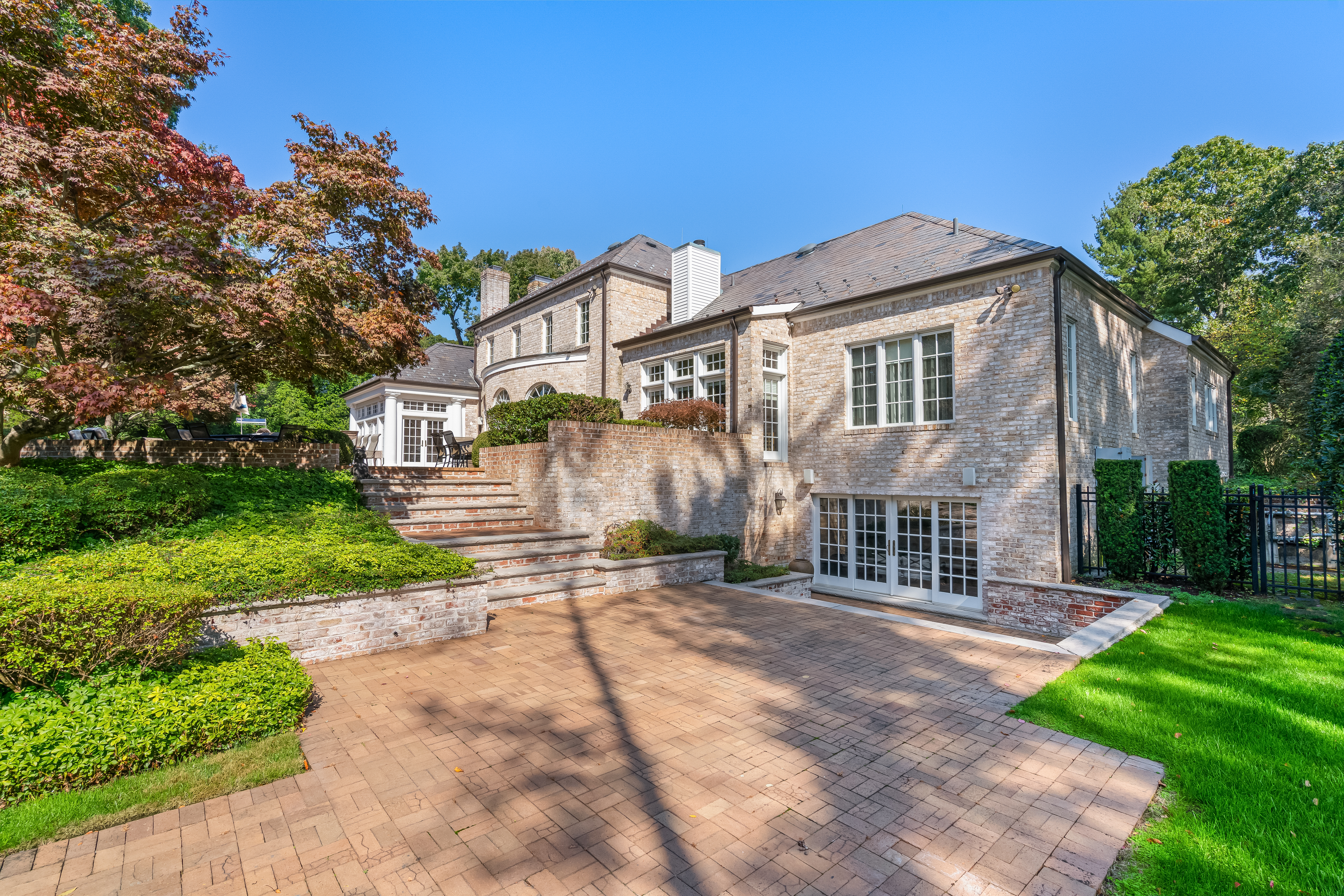 3 Pin Oak Court 