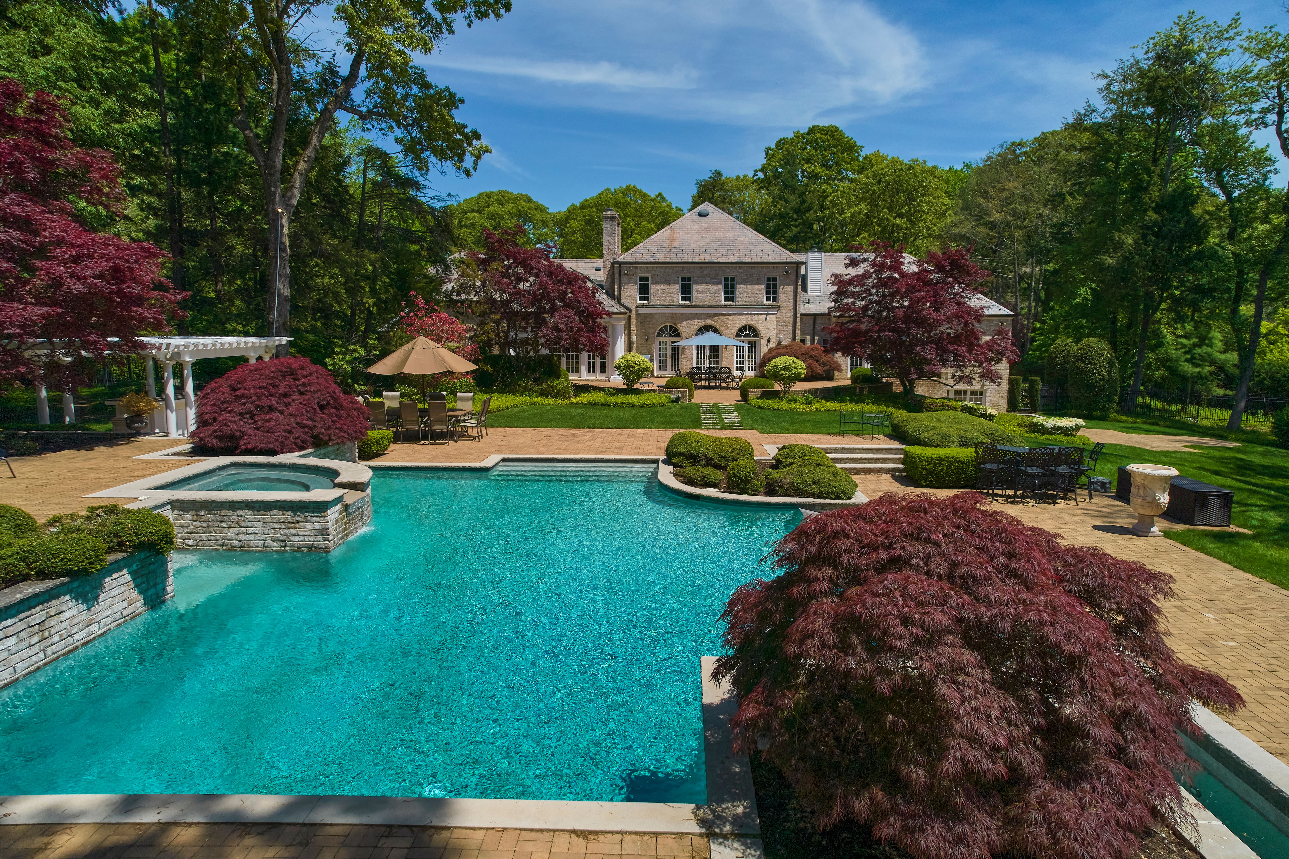 3 Pin Oak Court 