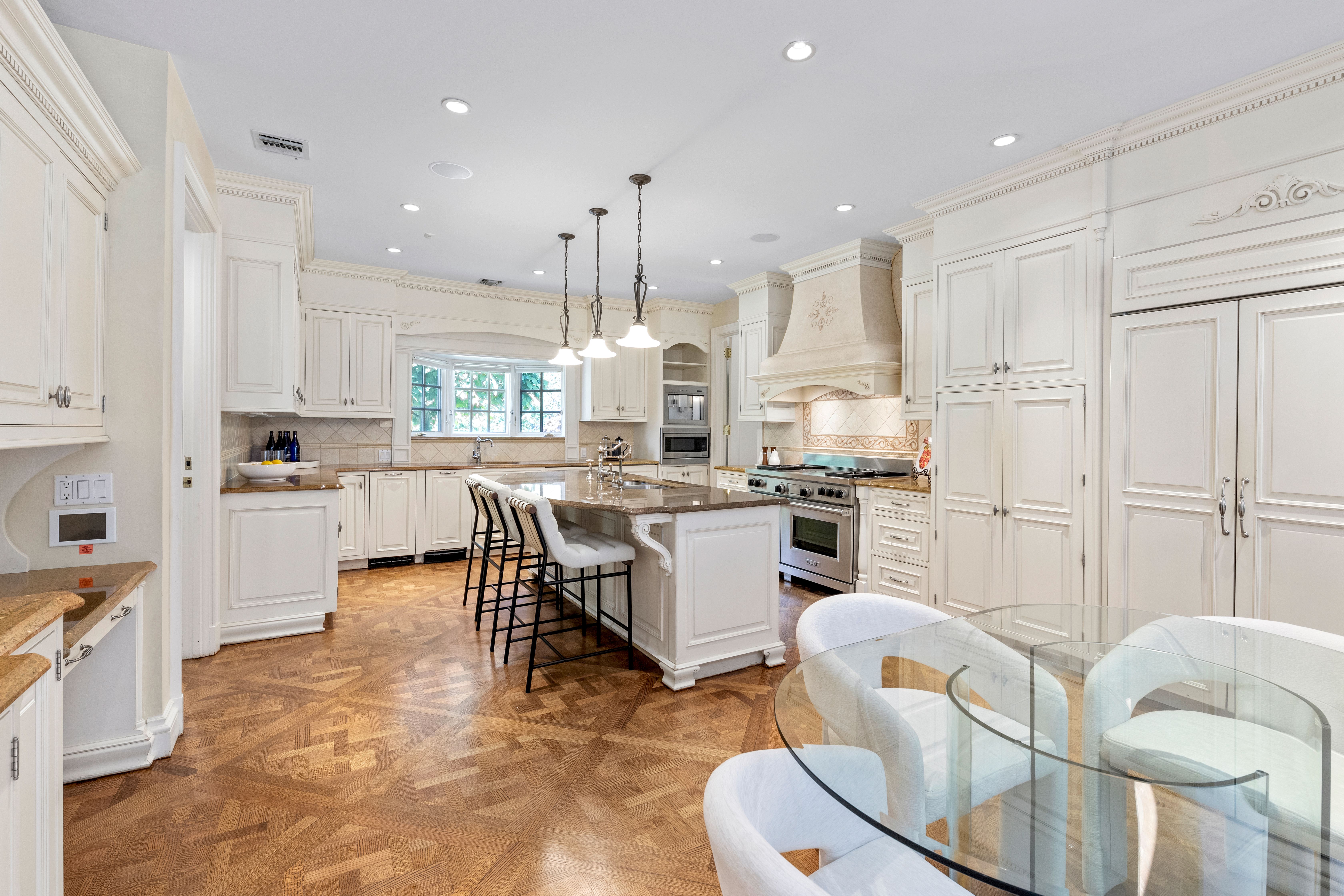 3 Pin Oak Court 