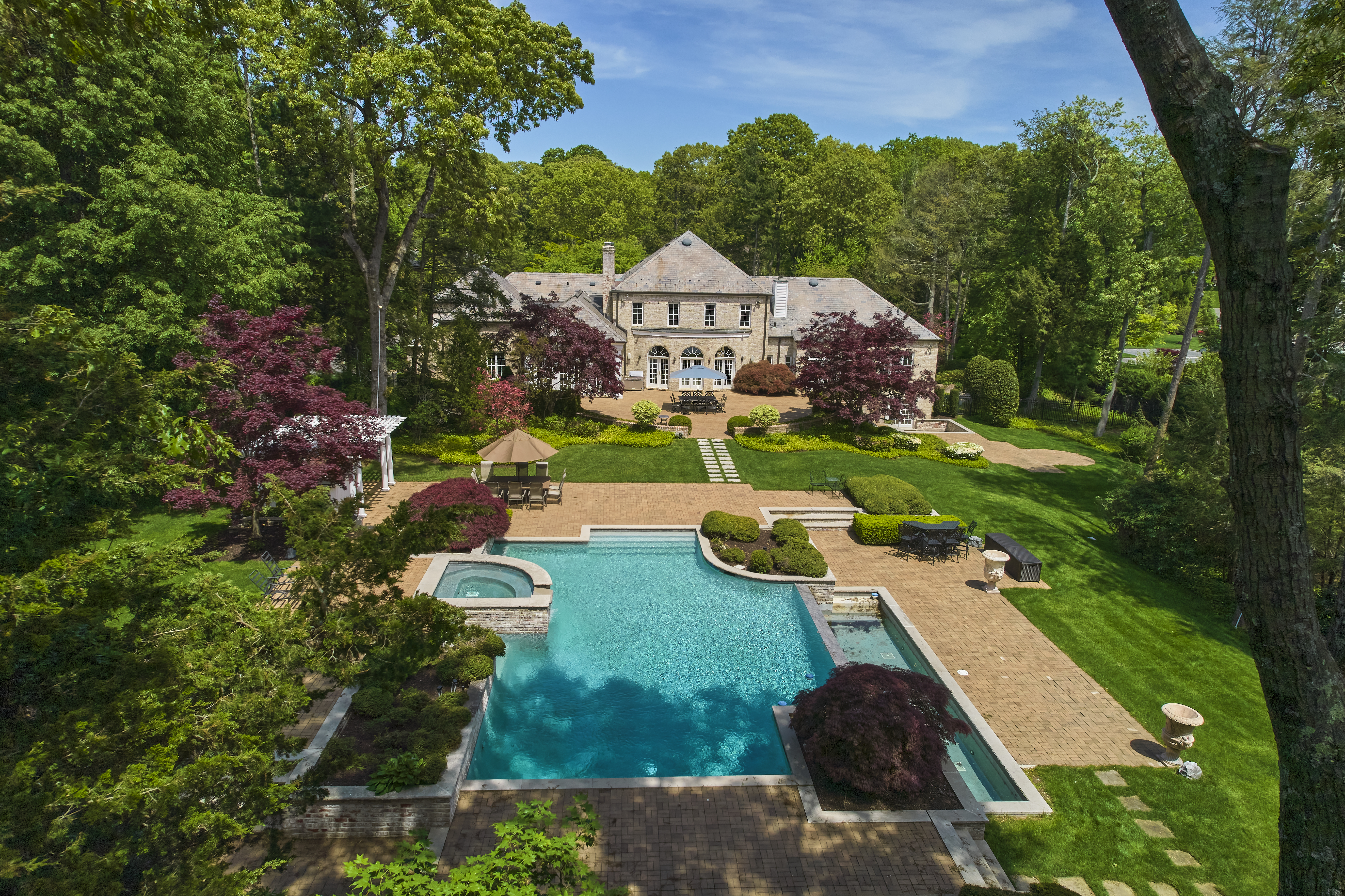 3 Pin Oak Court 