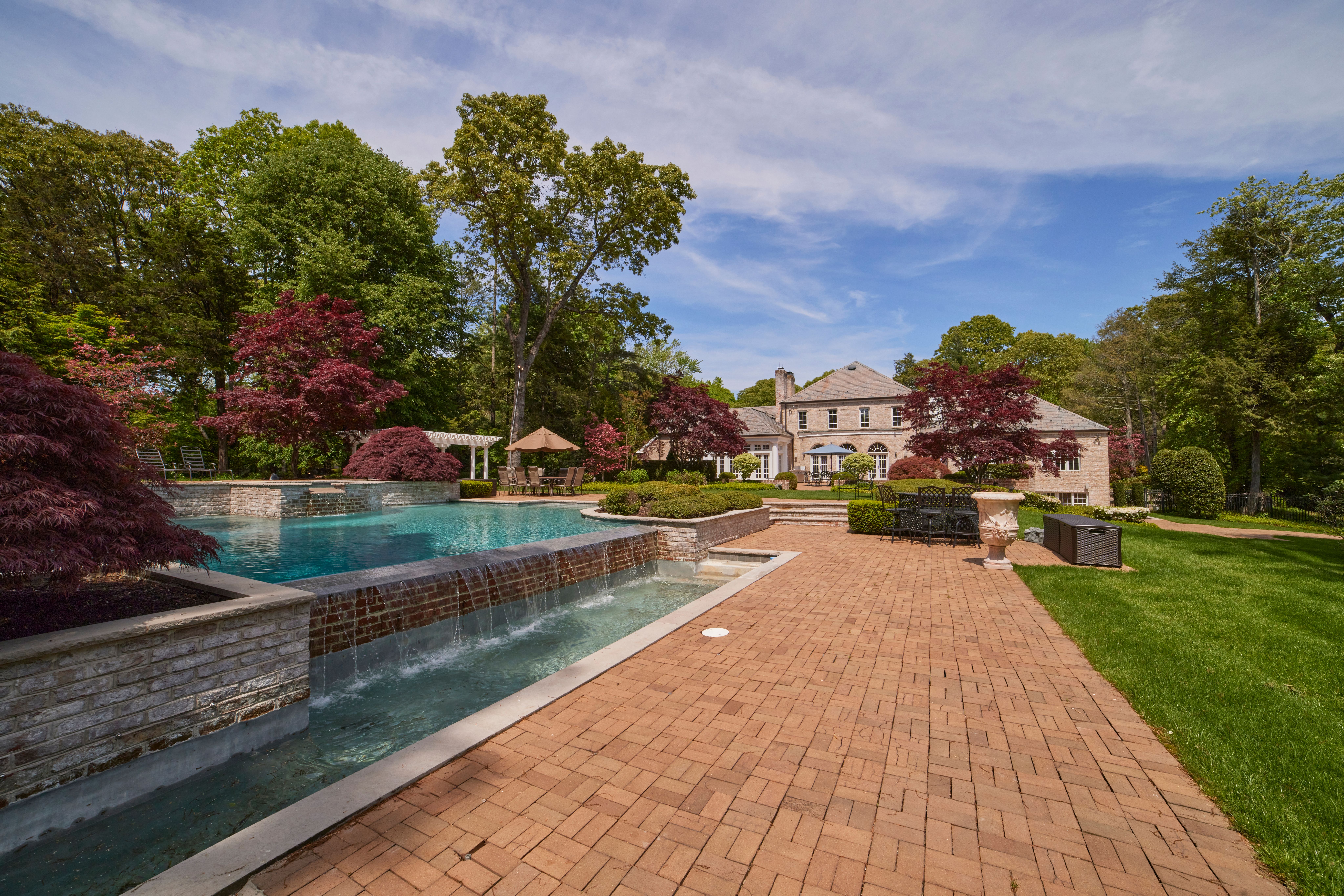 3 Pin Oak Court 
