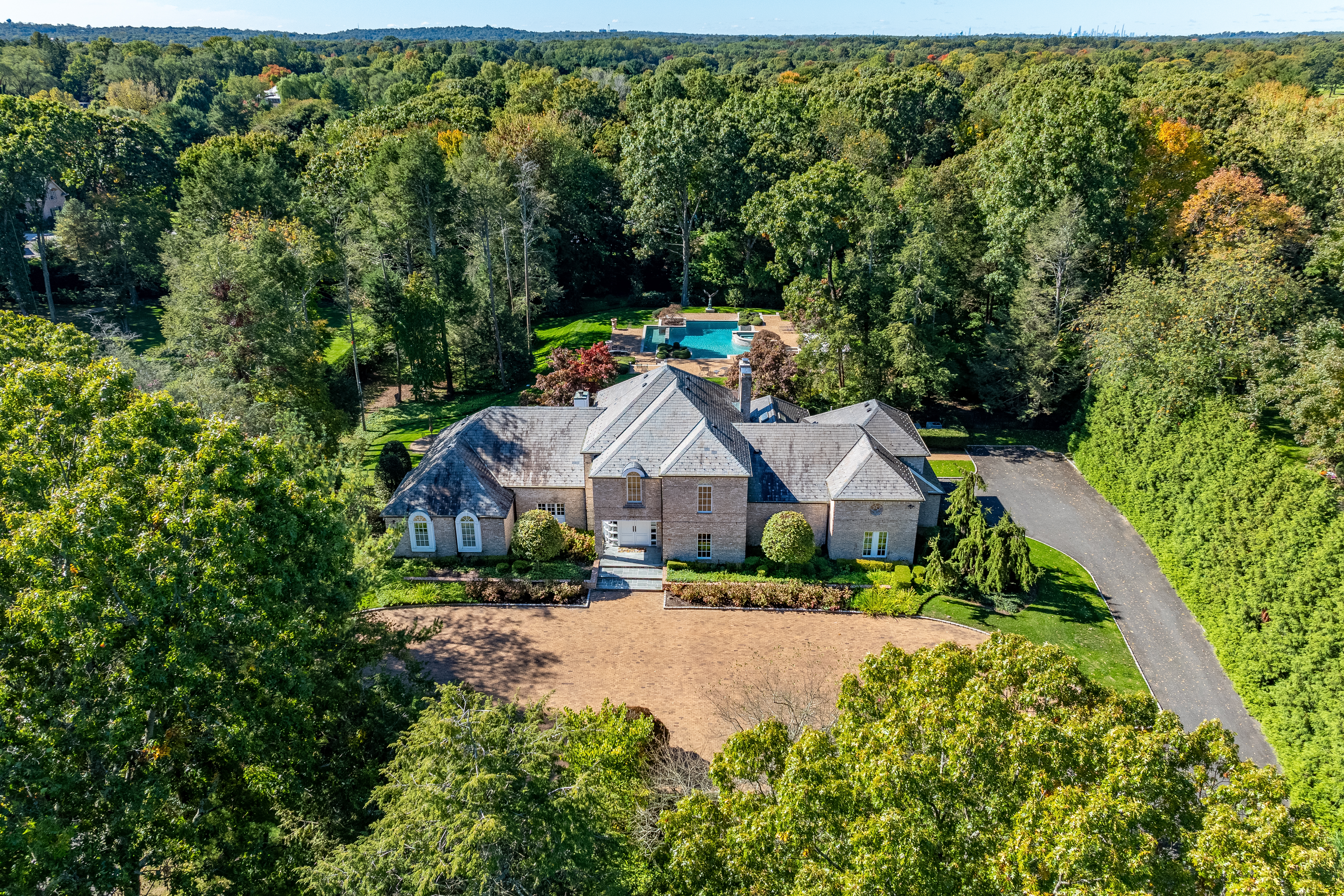 3 Pin Oak Court 