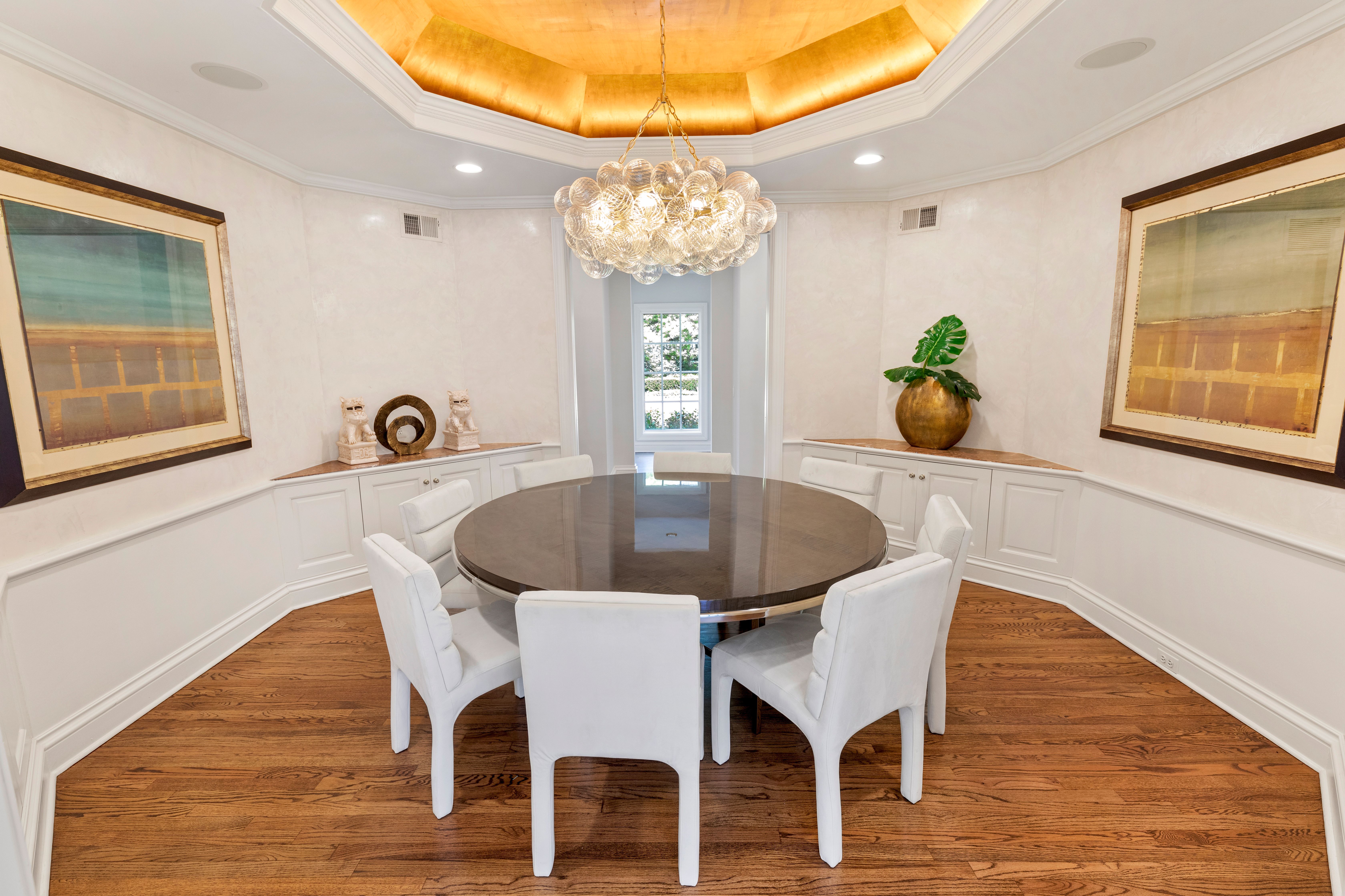 3 Pin Oak Court 