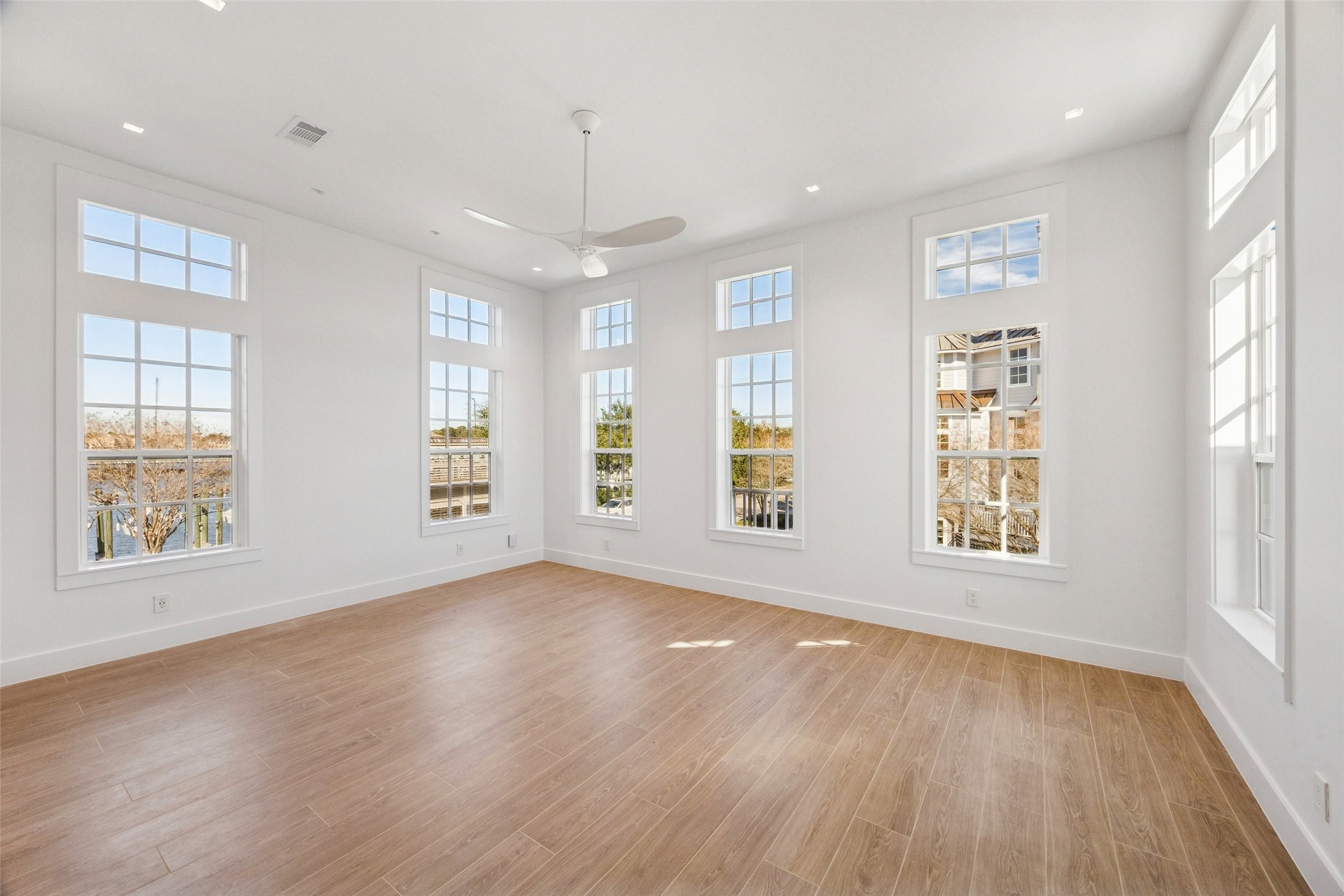 2443 Lakewood Pointe