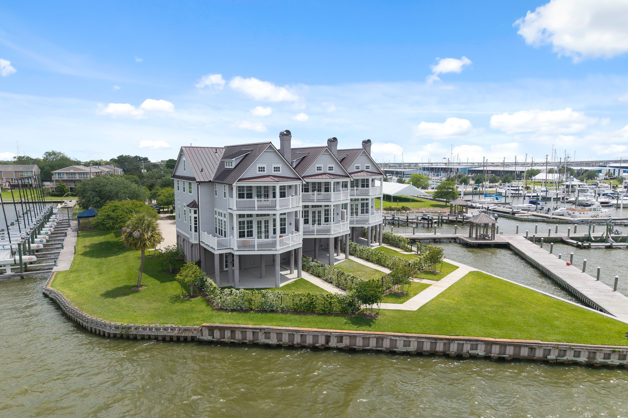 2443 Lakewood Pointe