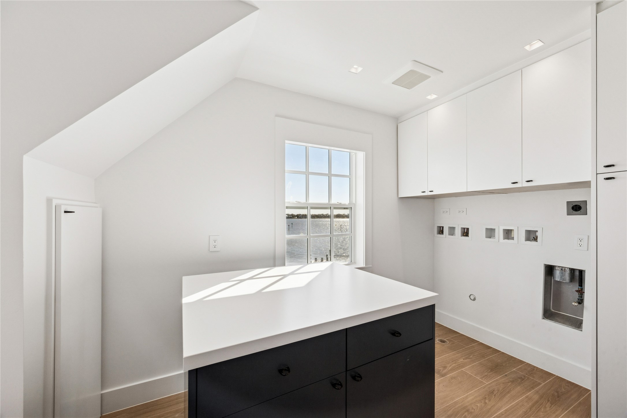 2443 Lakewood Pointe