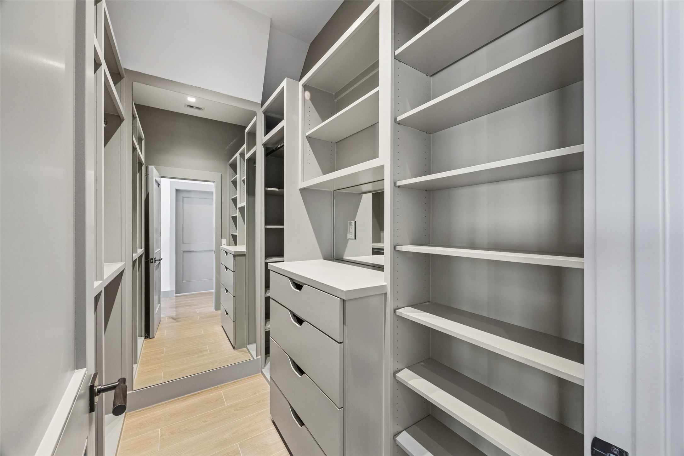 2443 Lakewood Pointe
