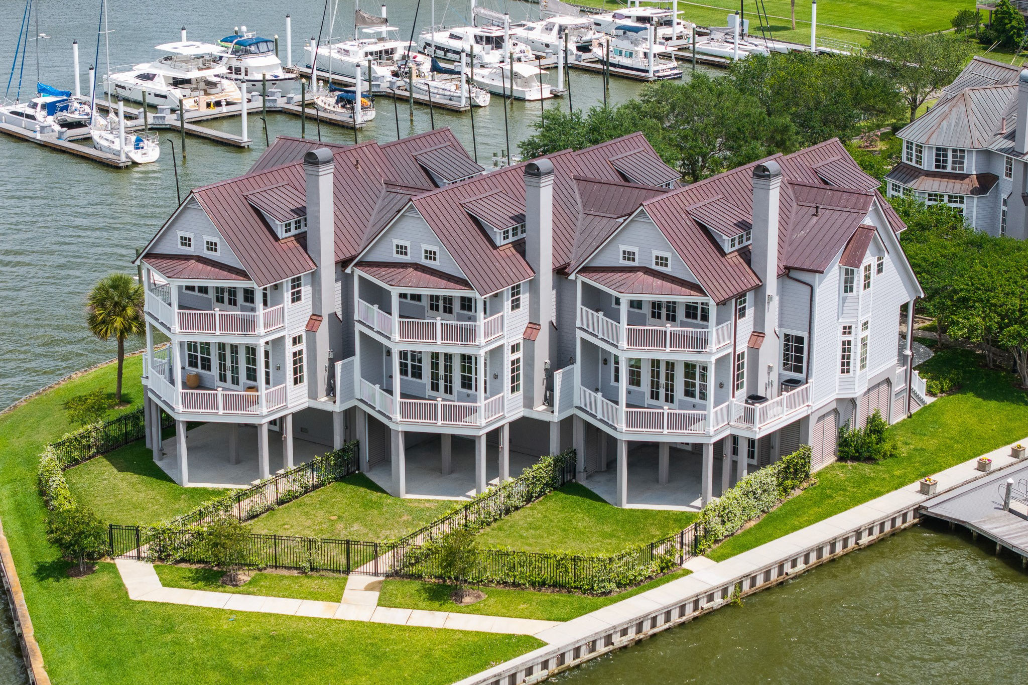 2443 Lakewood Pointe